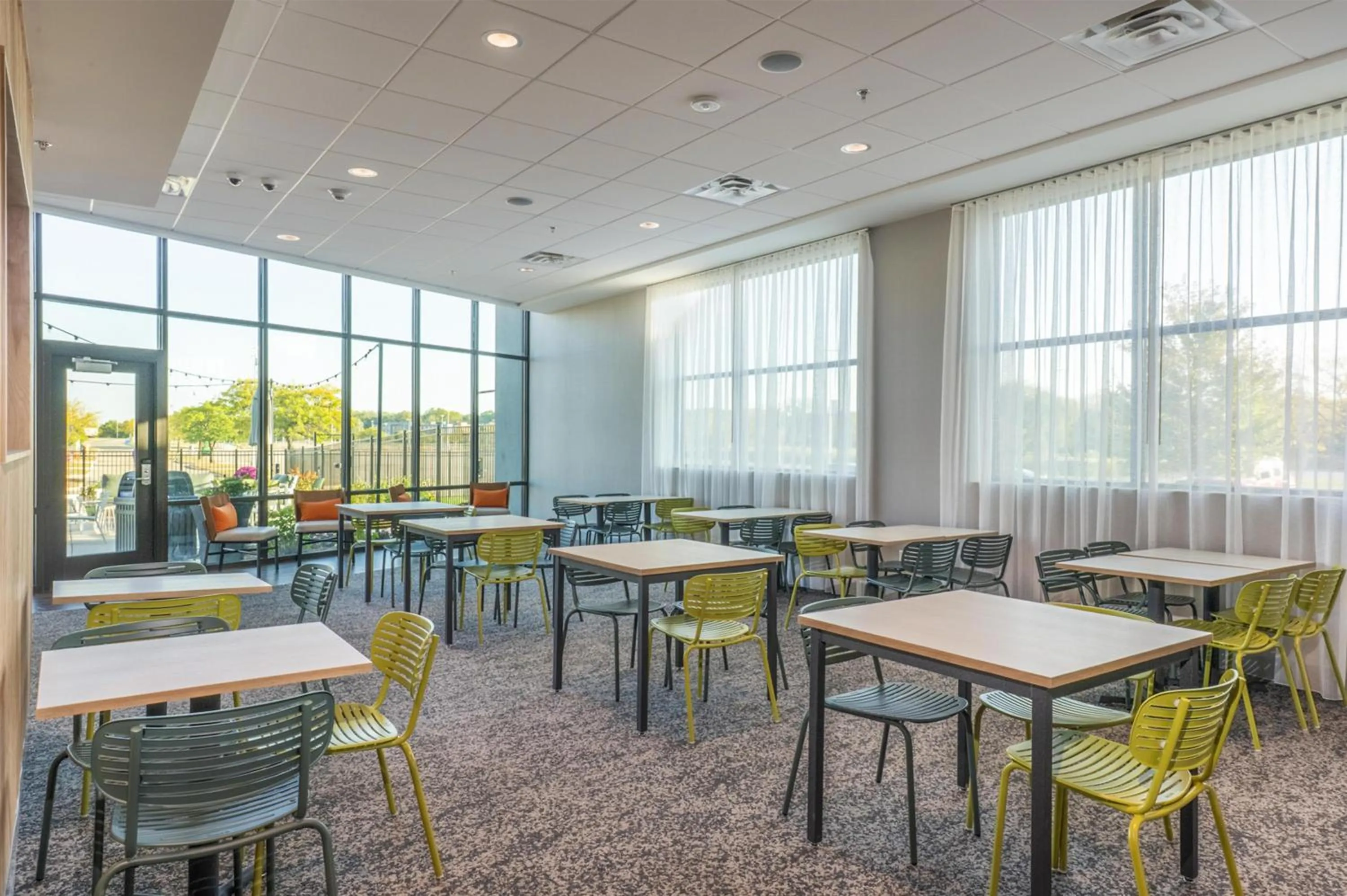 Lobby or reception in Spark By Hilton Madison Central