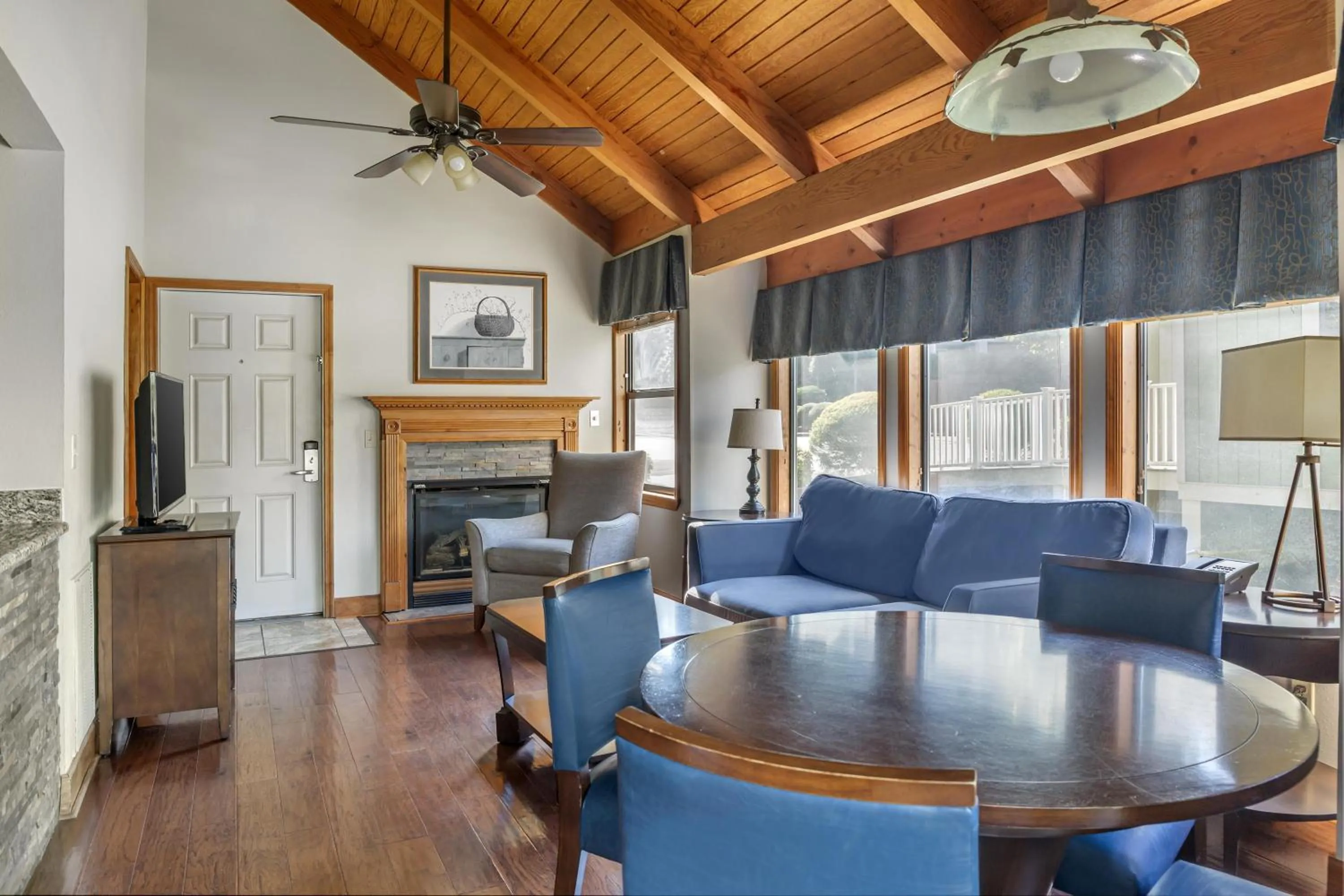 Living room in Hilton Vacation Club Laurel Crest Pigeon Forge