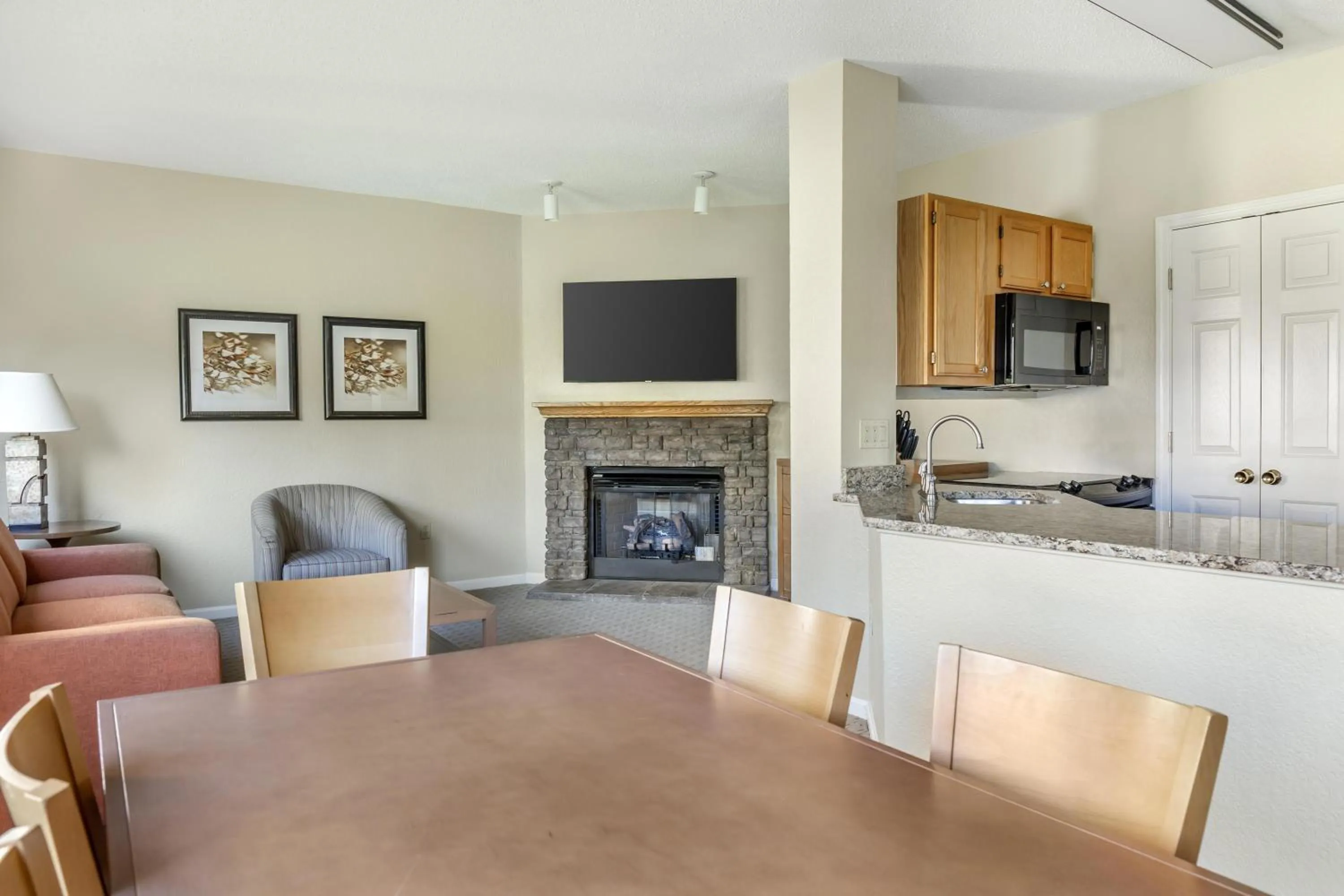 Kitchen or kitchenette in Hilton Vacation Club Laurel Crest Pigeon Forge