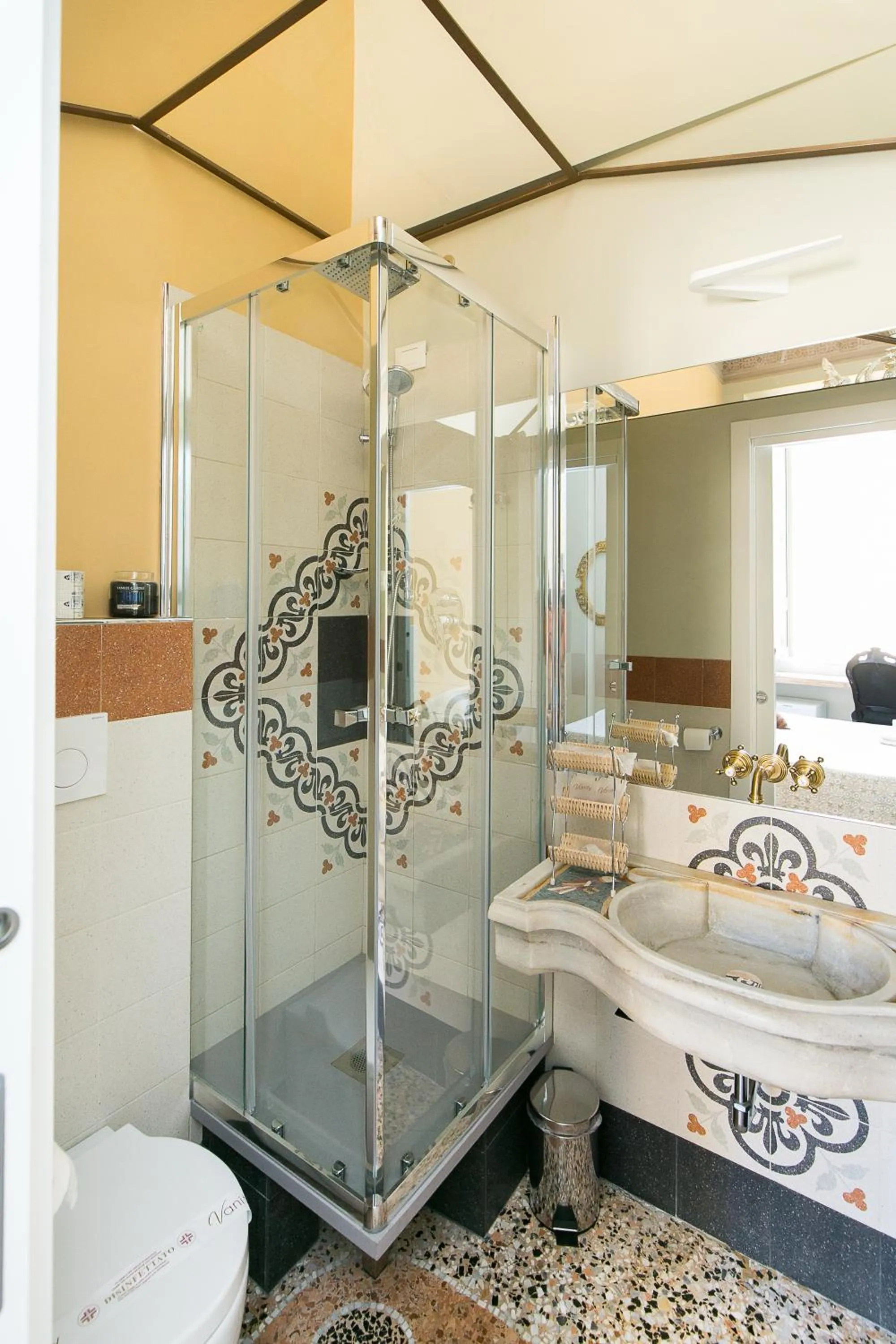 Bathroom, Bed in Nerva Accommodation Cavour