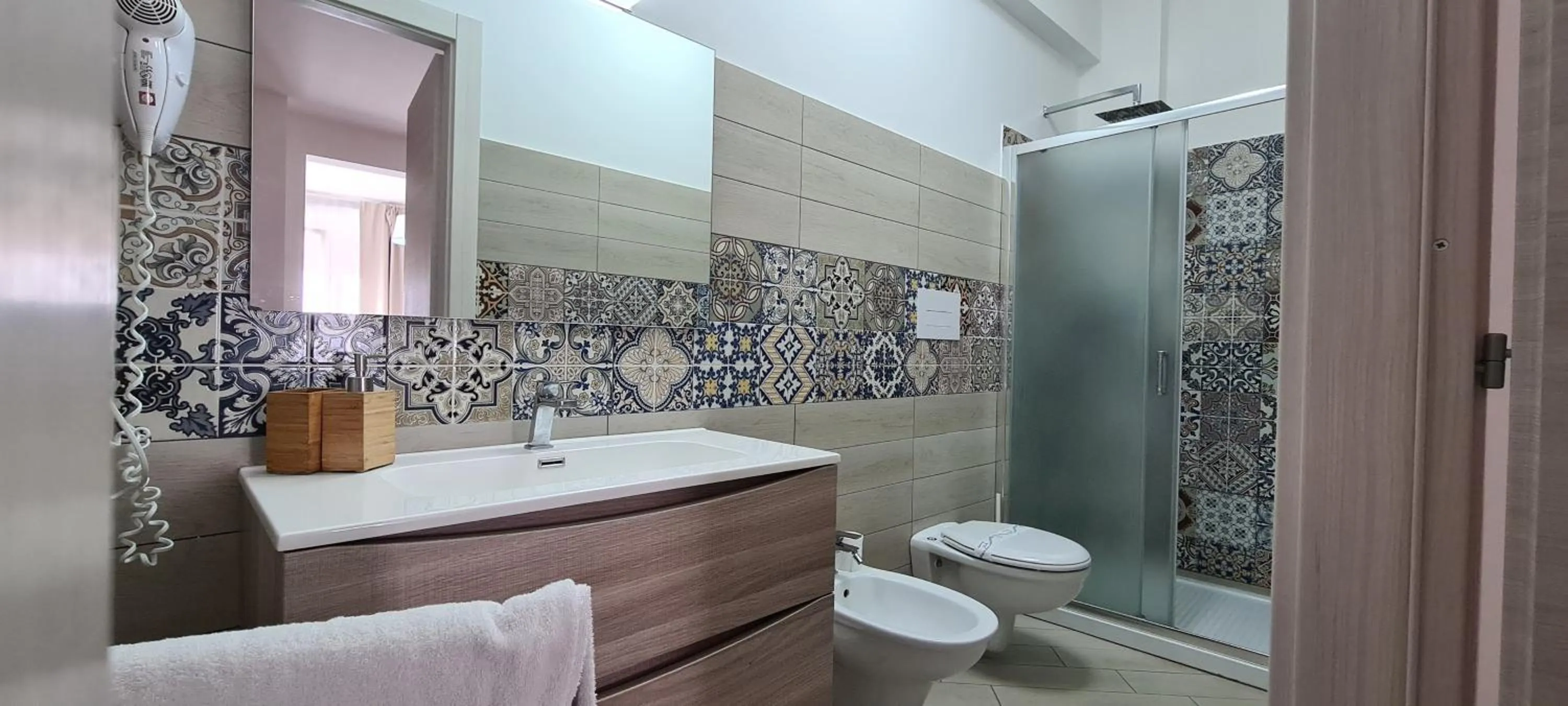 Toilet in Belvedere Rent Rooms