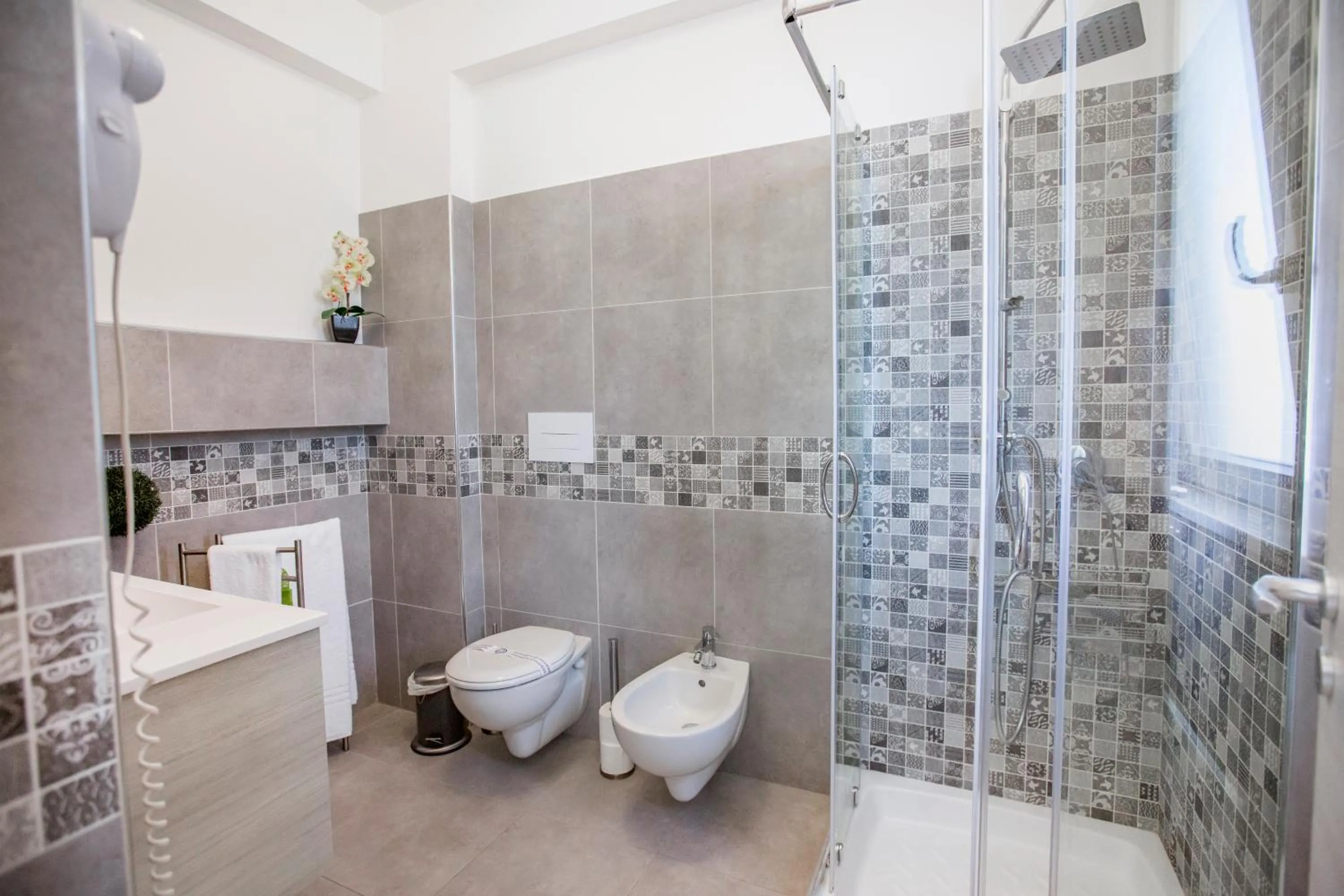 Toilet in Belvedere Rent Rooms