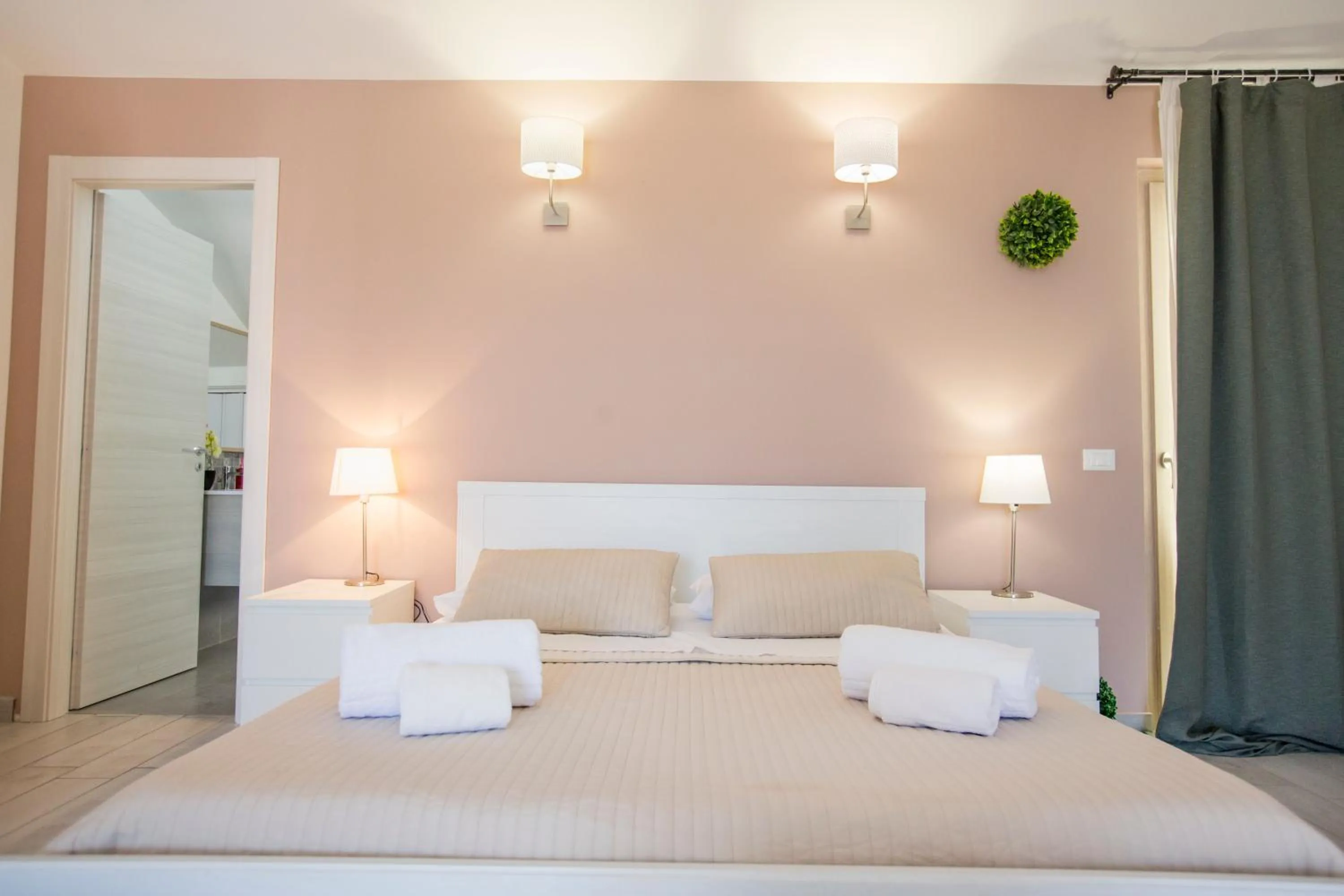 Bed in Belvedere Rent Rooms