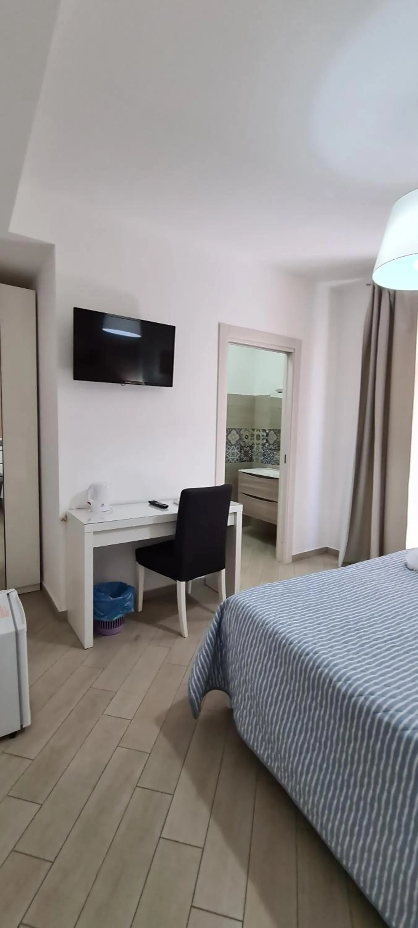 TV and multimedia, Bed in Belvedere Rent Rooms