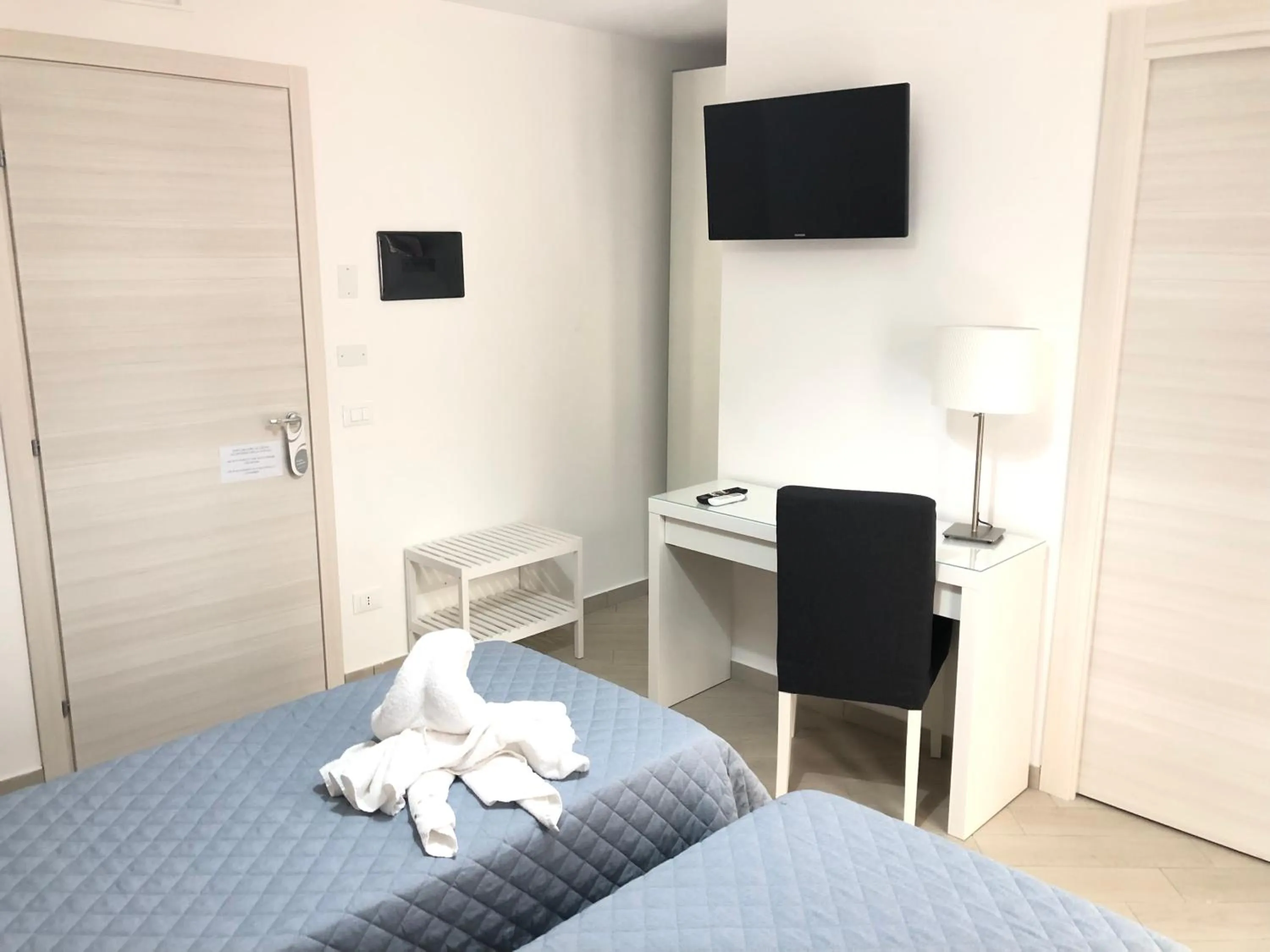 Bed in Belvedere Rent Rooms