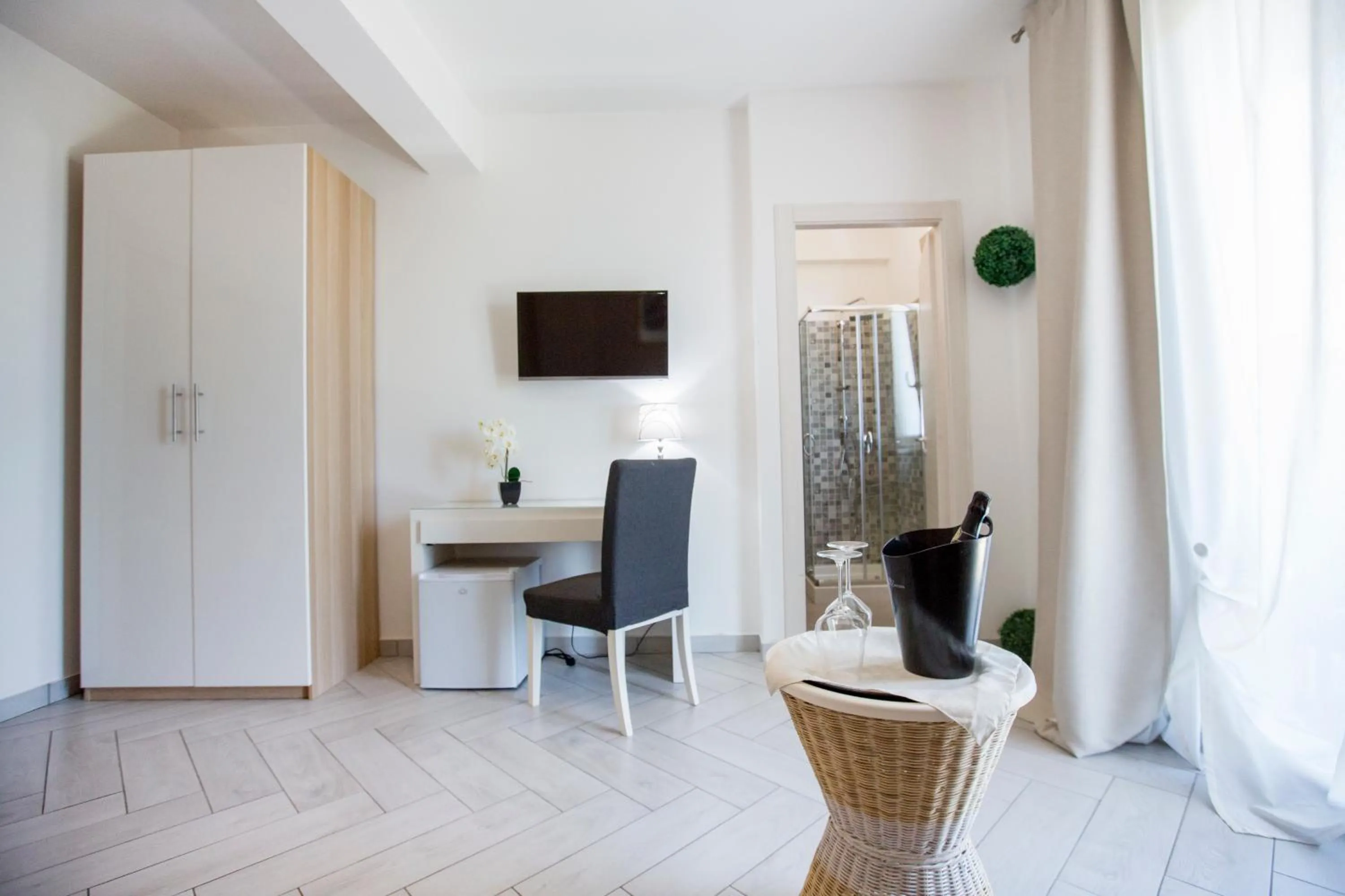 Photo of the whole room in Belvedere Rent Rooms