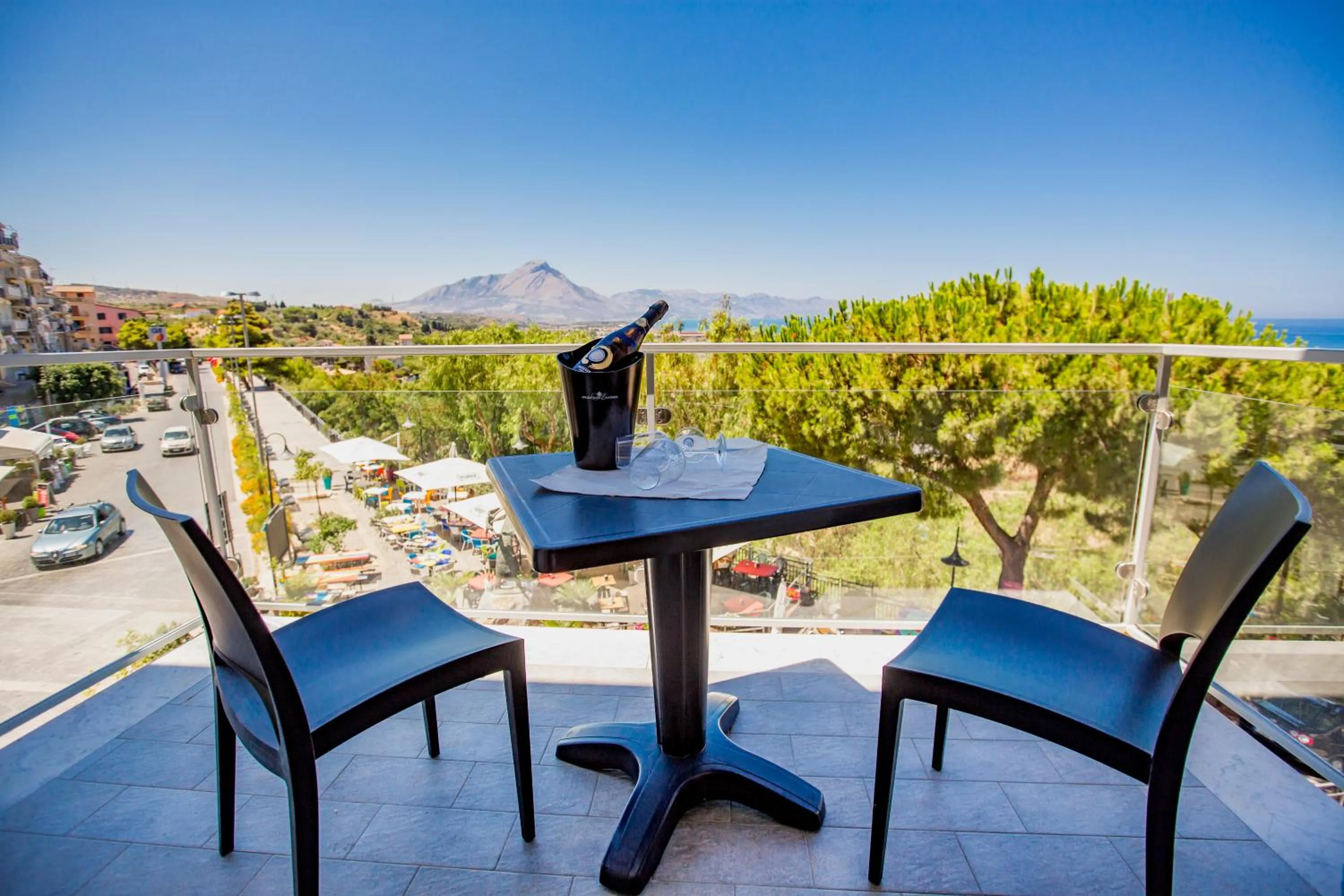 Shower in Belvedere Rent Rooms