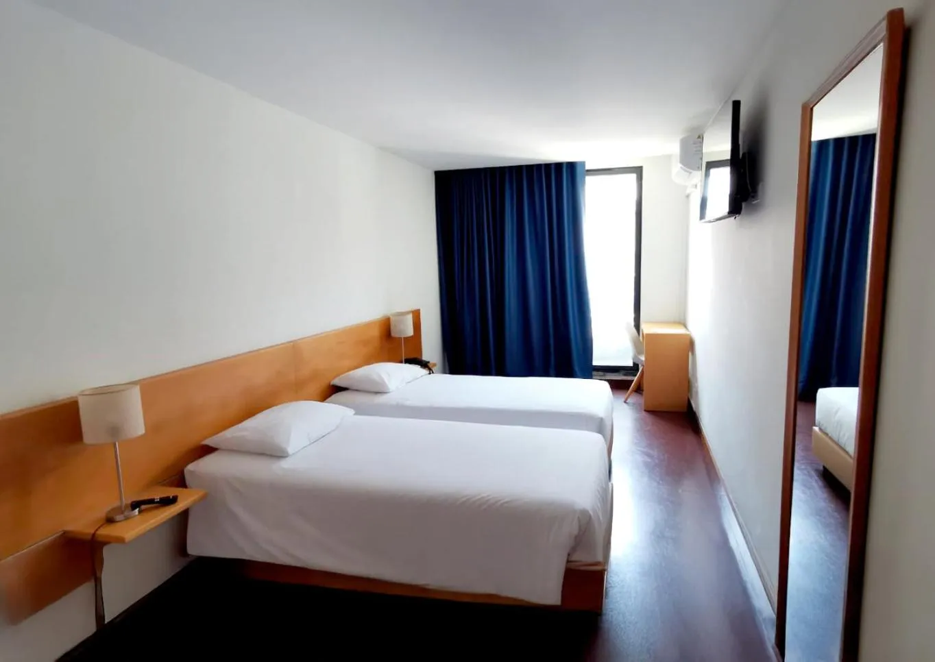 Bedroom, Bed in Room & Go by Lince