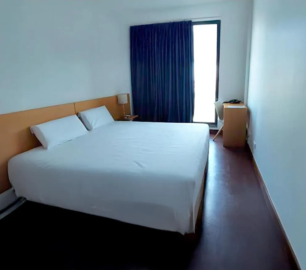 Bedroom, Bed in Room & Go by Lince