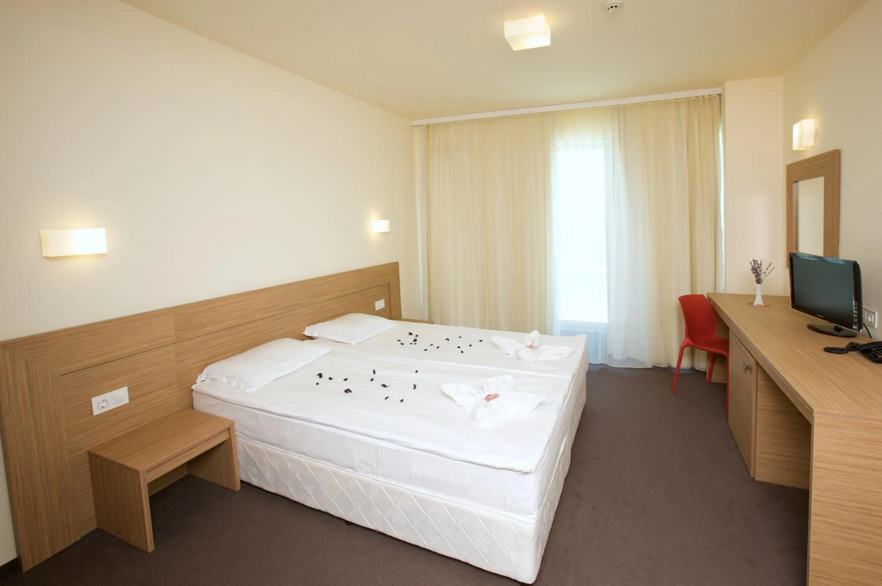 Photo of the whole room, Bed in Jeravi Club Hotel - All Inclusive