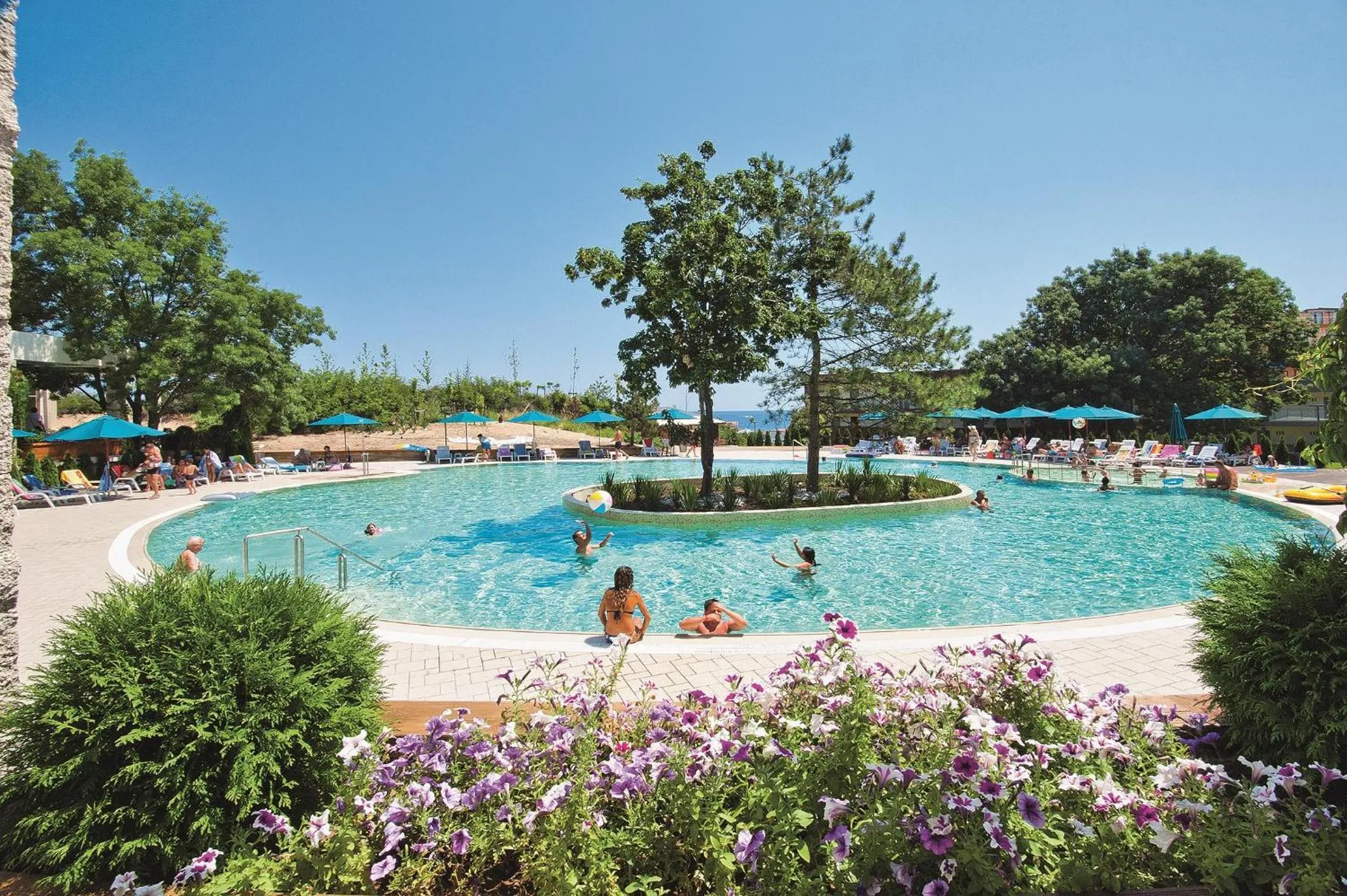 Swimming pool in Jeravi Club Hotel - All Inclusive