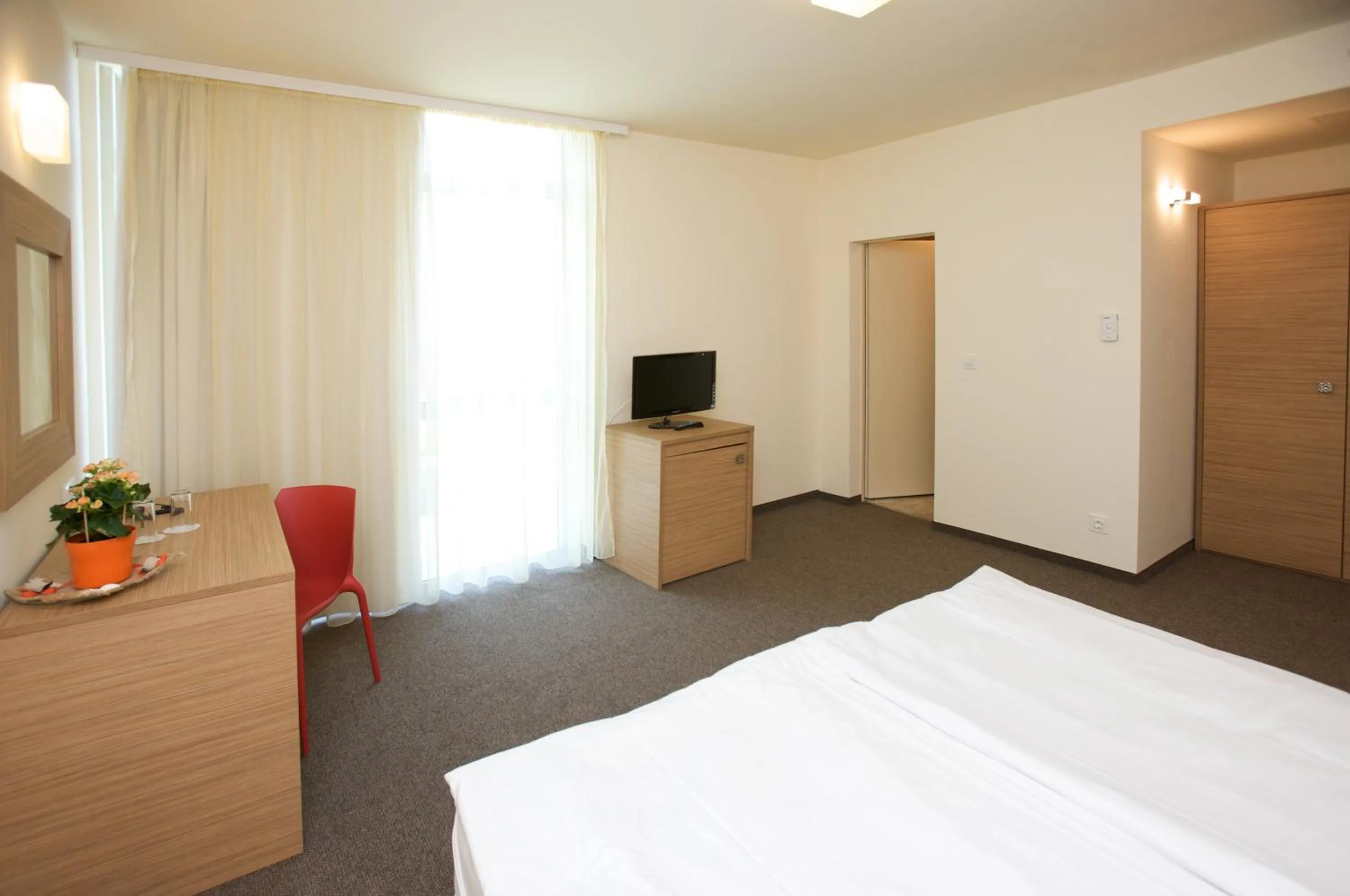 Photo of the whole room, Bed in Jeravi Club Hotel - All Inclusive