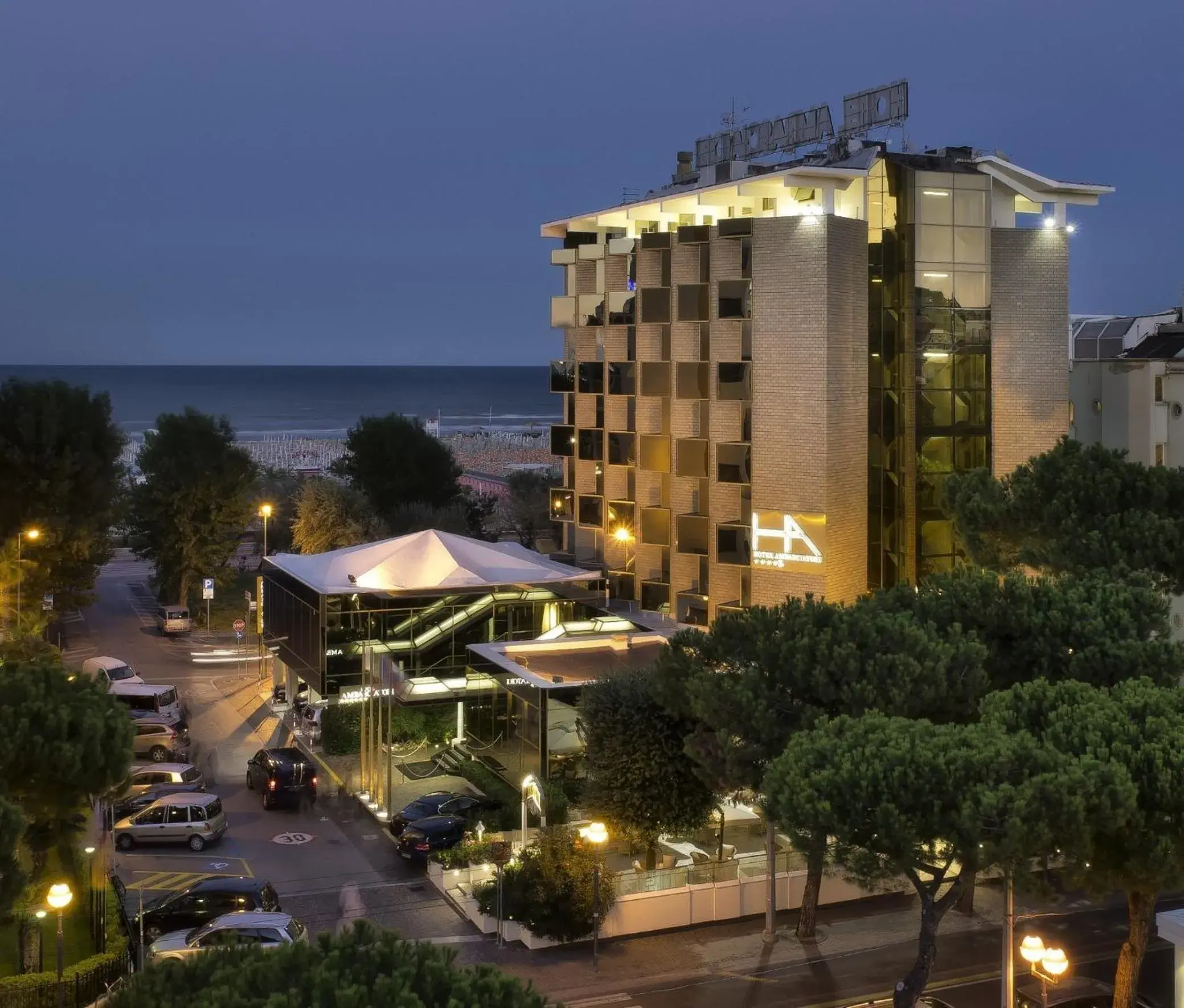 Facade/entrance in Hotel Ambasciatori Facade/entrance in Hotel Ambasciatori