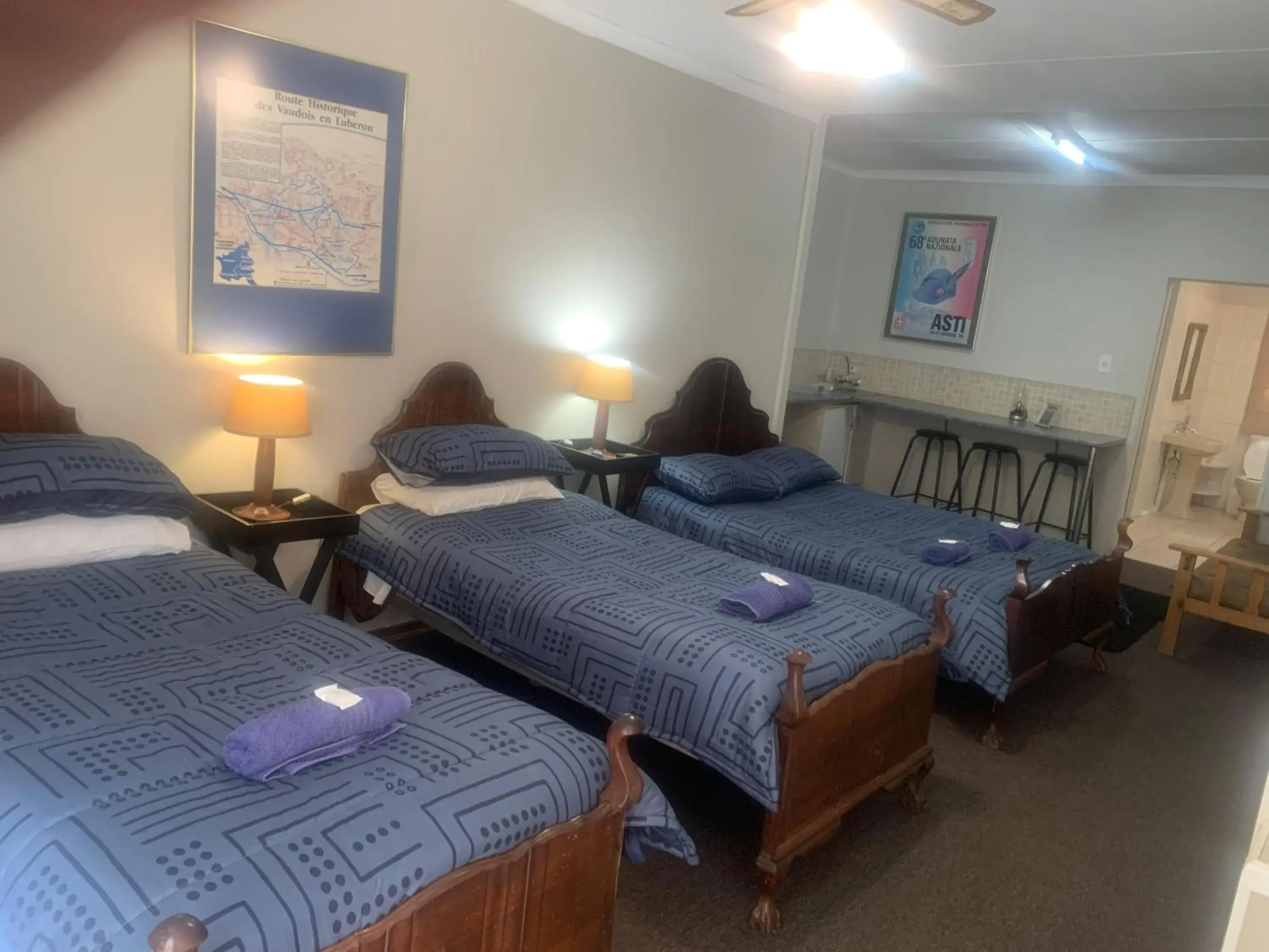 Double or Twin Room with Bathroom - single occupancy in B&B at Bloem Double or Twin Room with Bathroom - single occupancy in B&B at Bloem