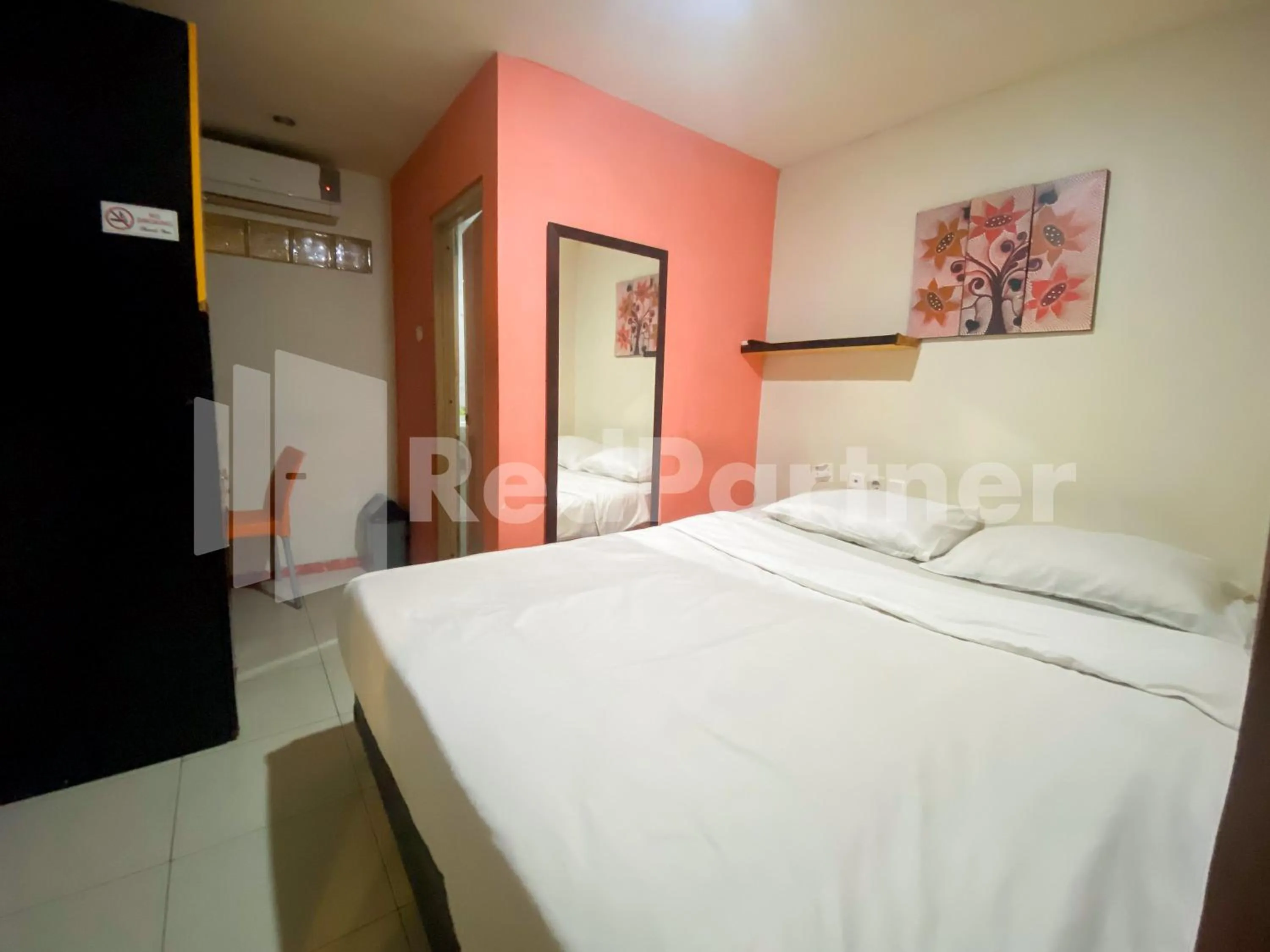 Standard Double Room in Audah Guesthouse Syariah RedPartner