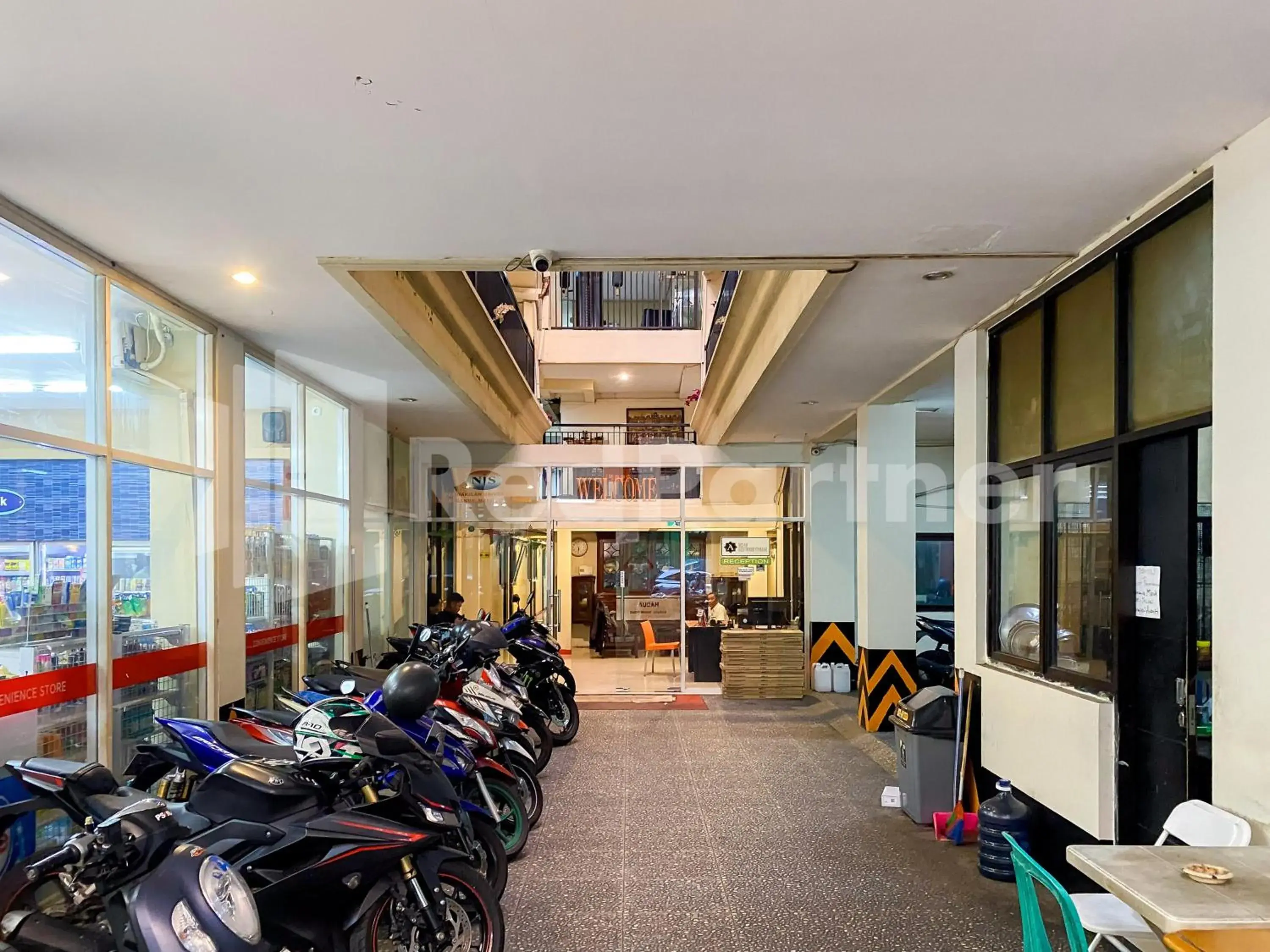 Parking in Audah Guesthouse Syariah RedPartner Parking in Audah Guesthouse Syariah RedPartner