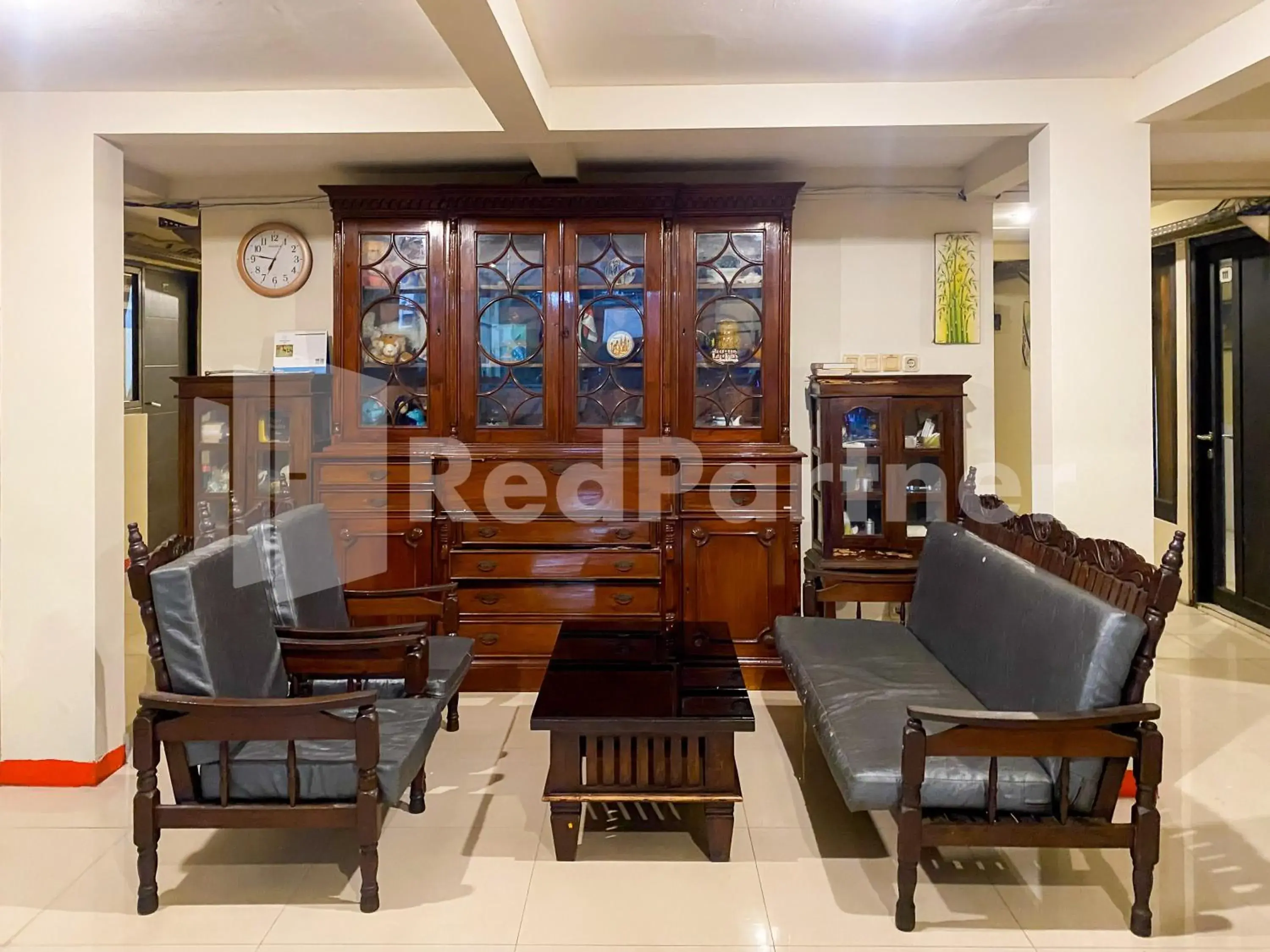 Lobby or reception in OYO 989 Audah Guesthouse Syariah