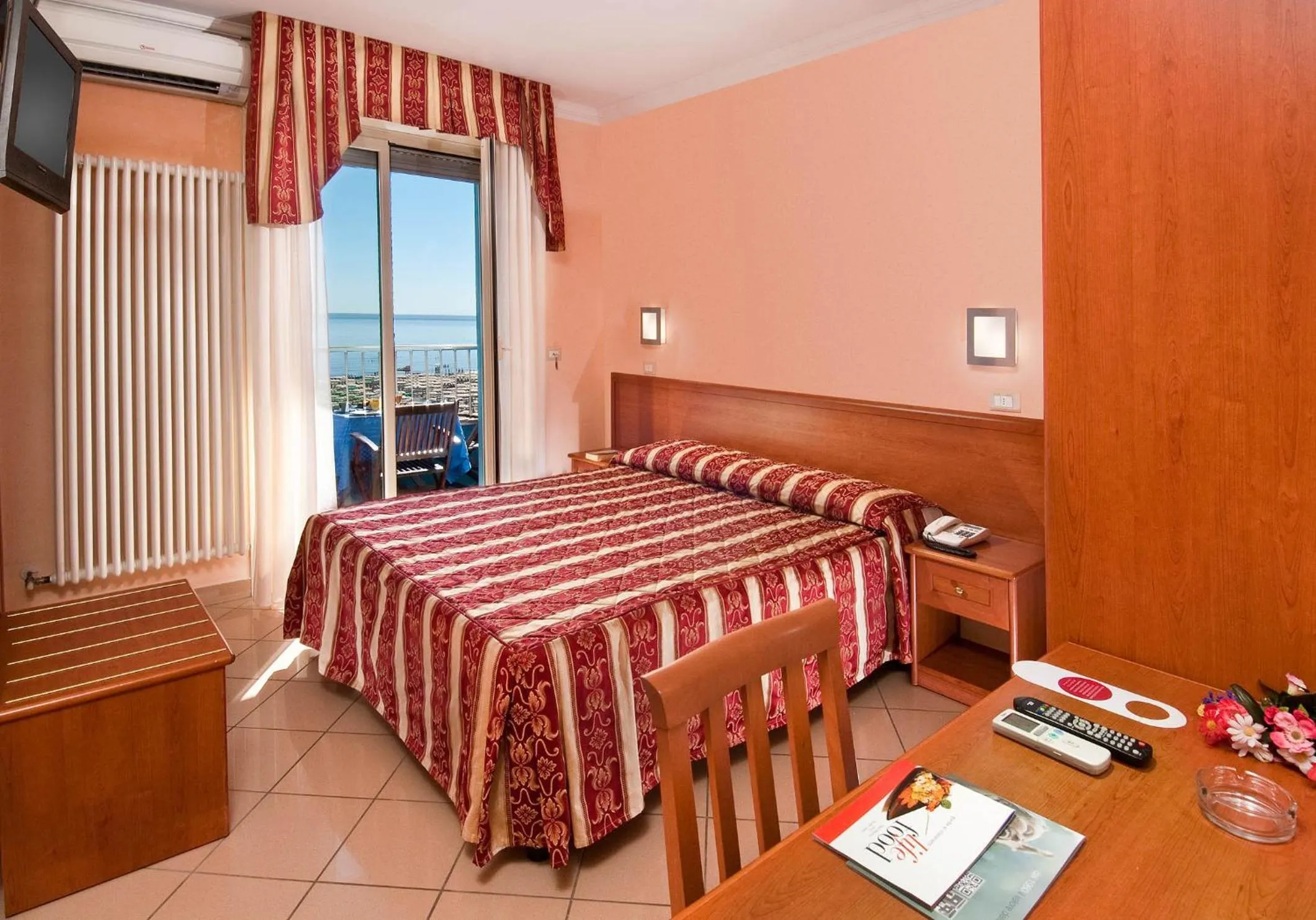 Photo of the whole room, Bed in Hotel Bristol - Koolibry Hotels