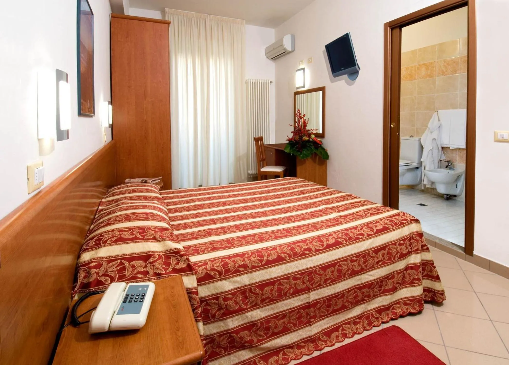 Photo of the whole room, Bed in Hotel Bristol - Koolibry Hotels