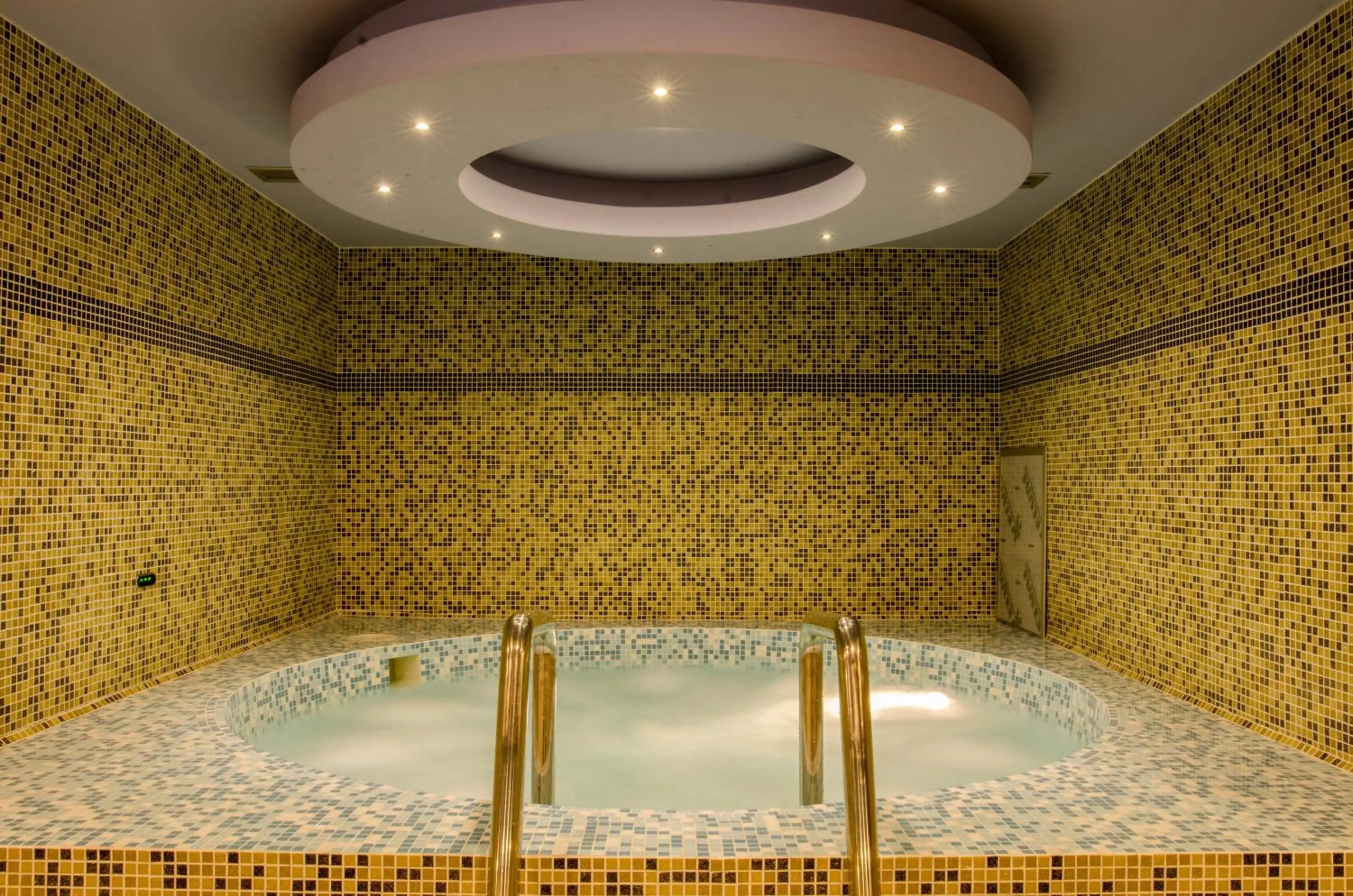 Hot Tub in Mirage Hotel - Struga