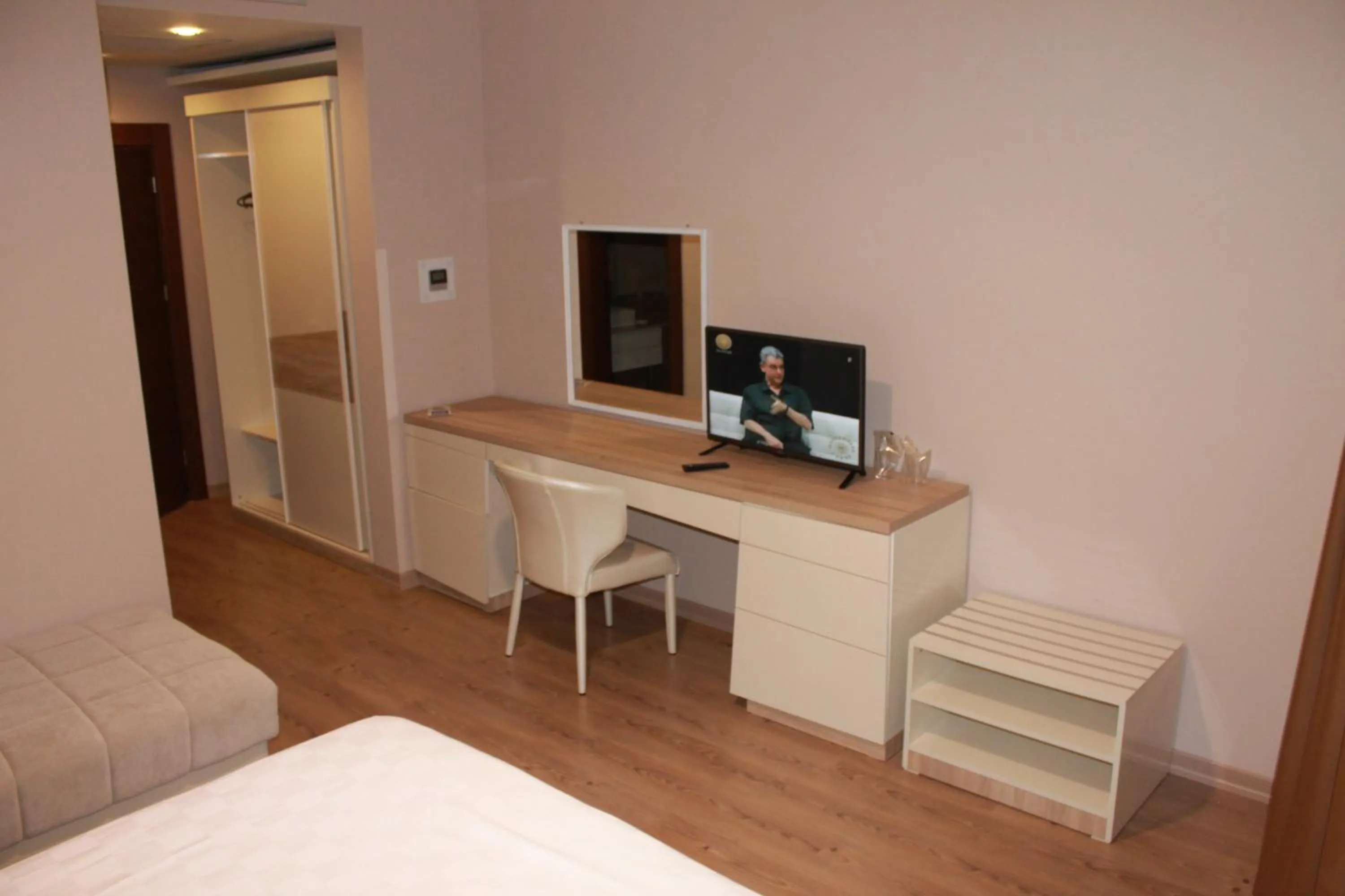 TV and multimedia, Bed in Mirage Hotel - Struga