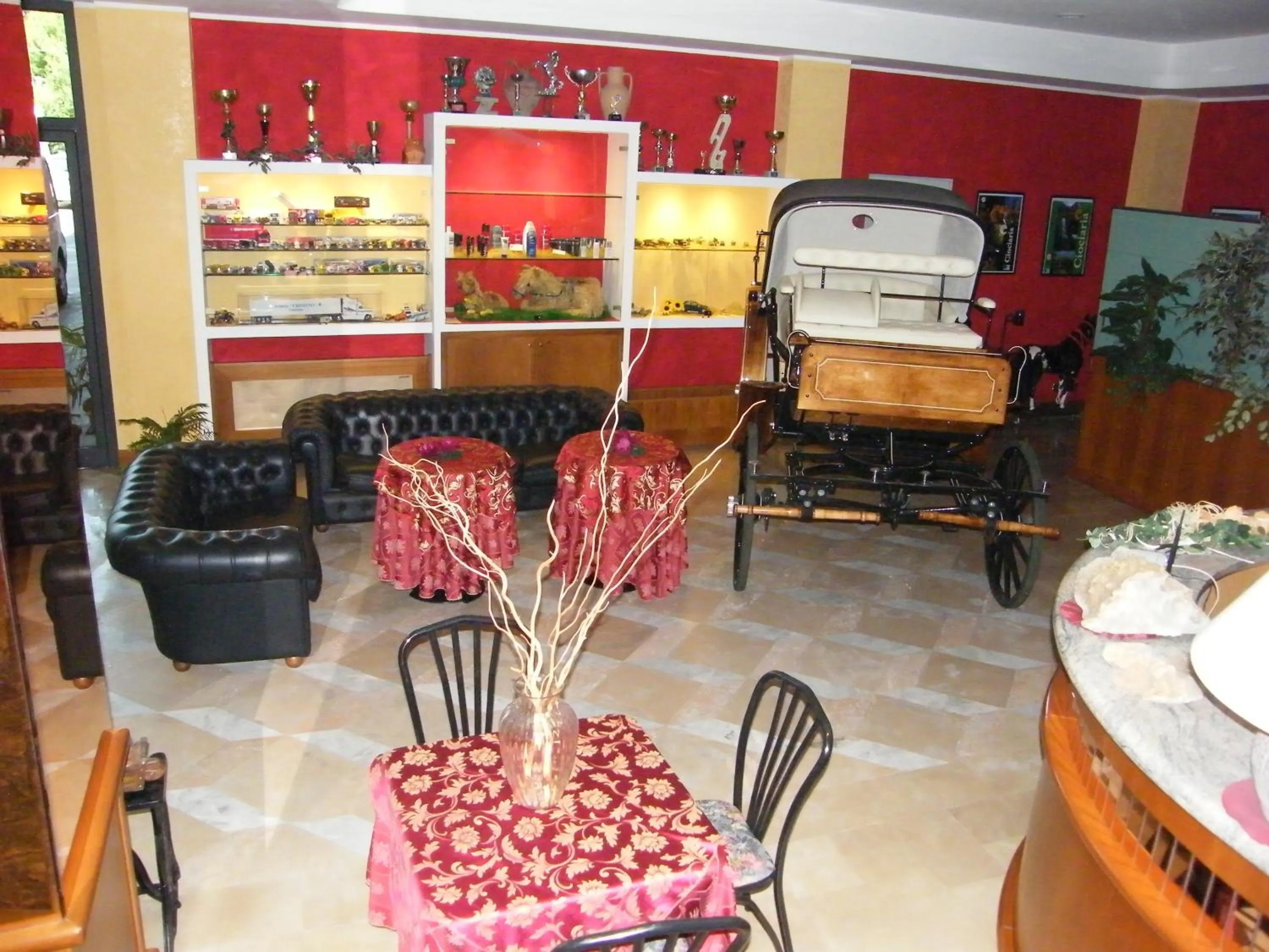 Communal lounge/ TV room in Hotel Residence Memmina