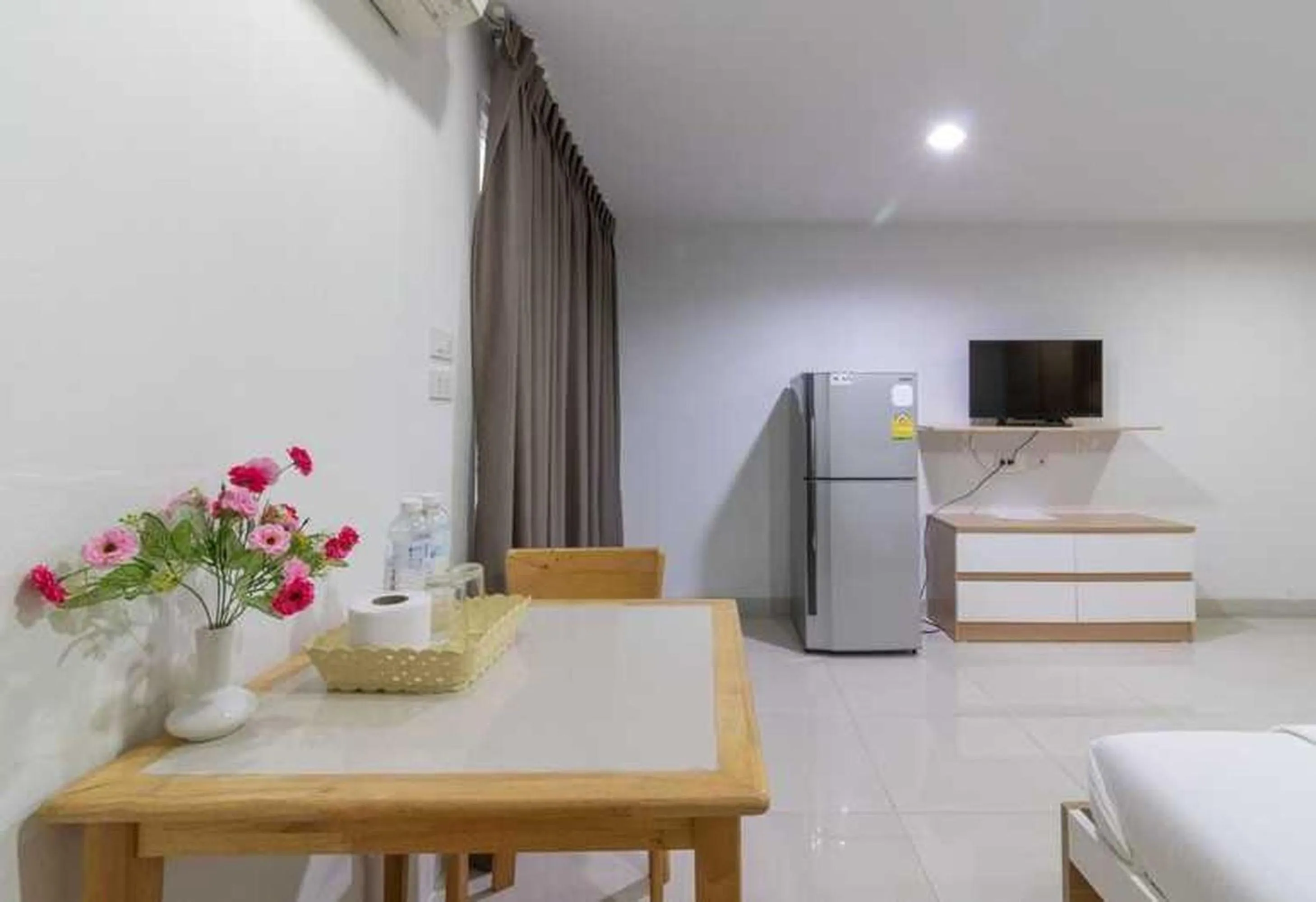 Photo of the whole room in Townhouse Siam Privi Hotel