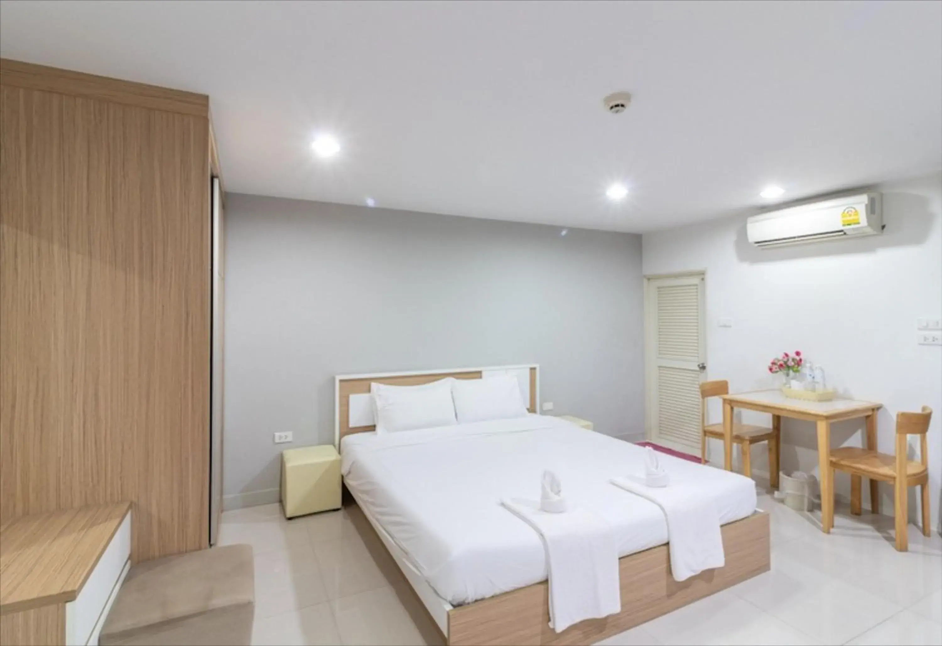 Standard King Room in Townhouse Siam Privi Hotel Standard King Room in Townhouse Siam Privi Hotel