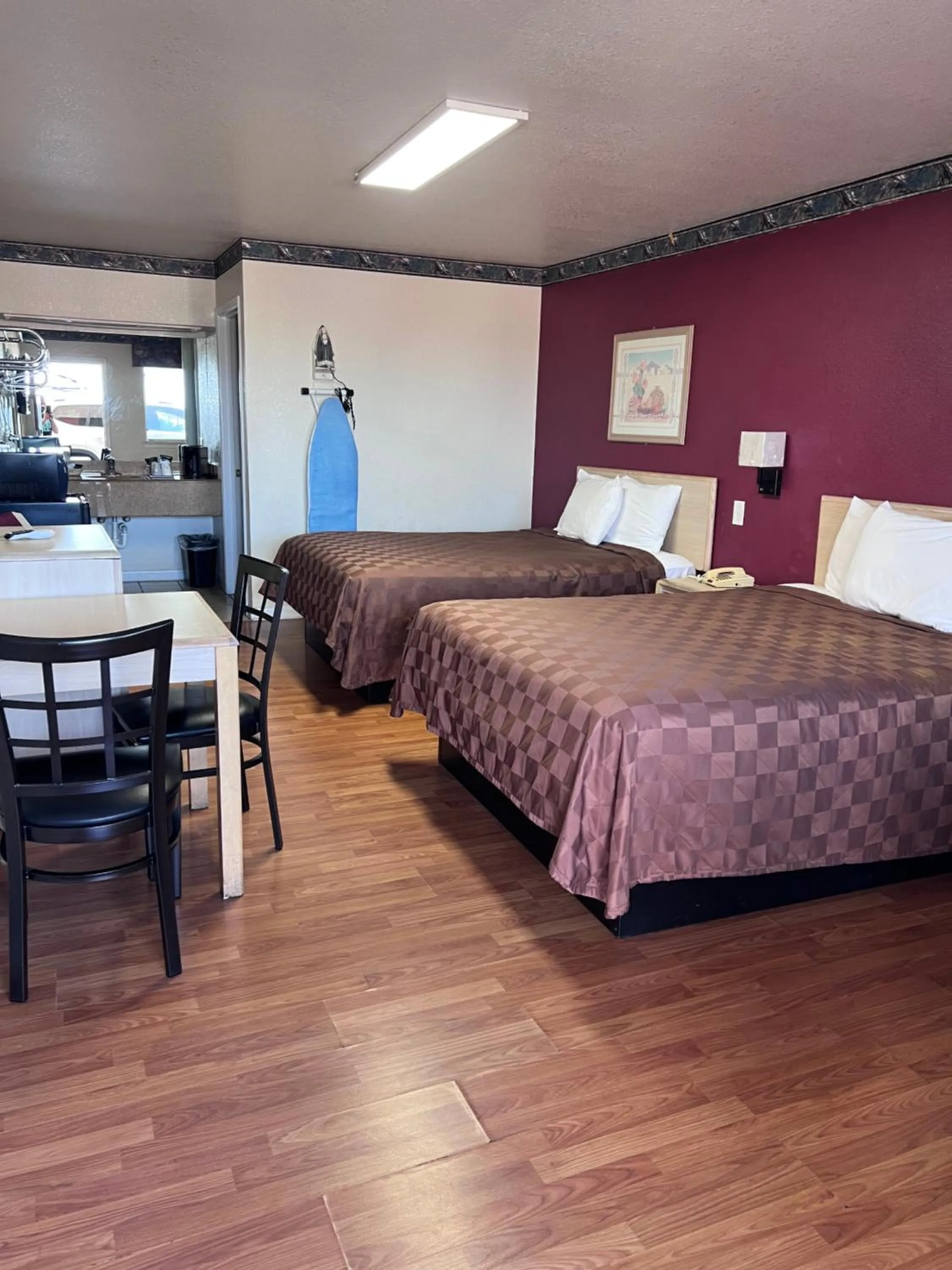 Bed in Eagle Pass Inn