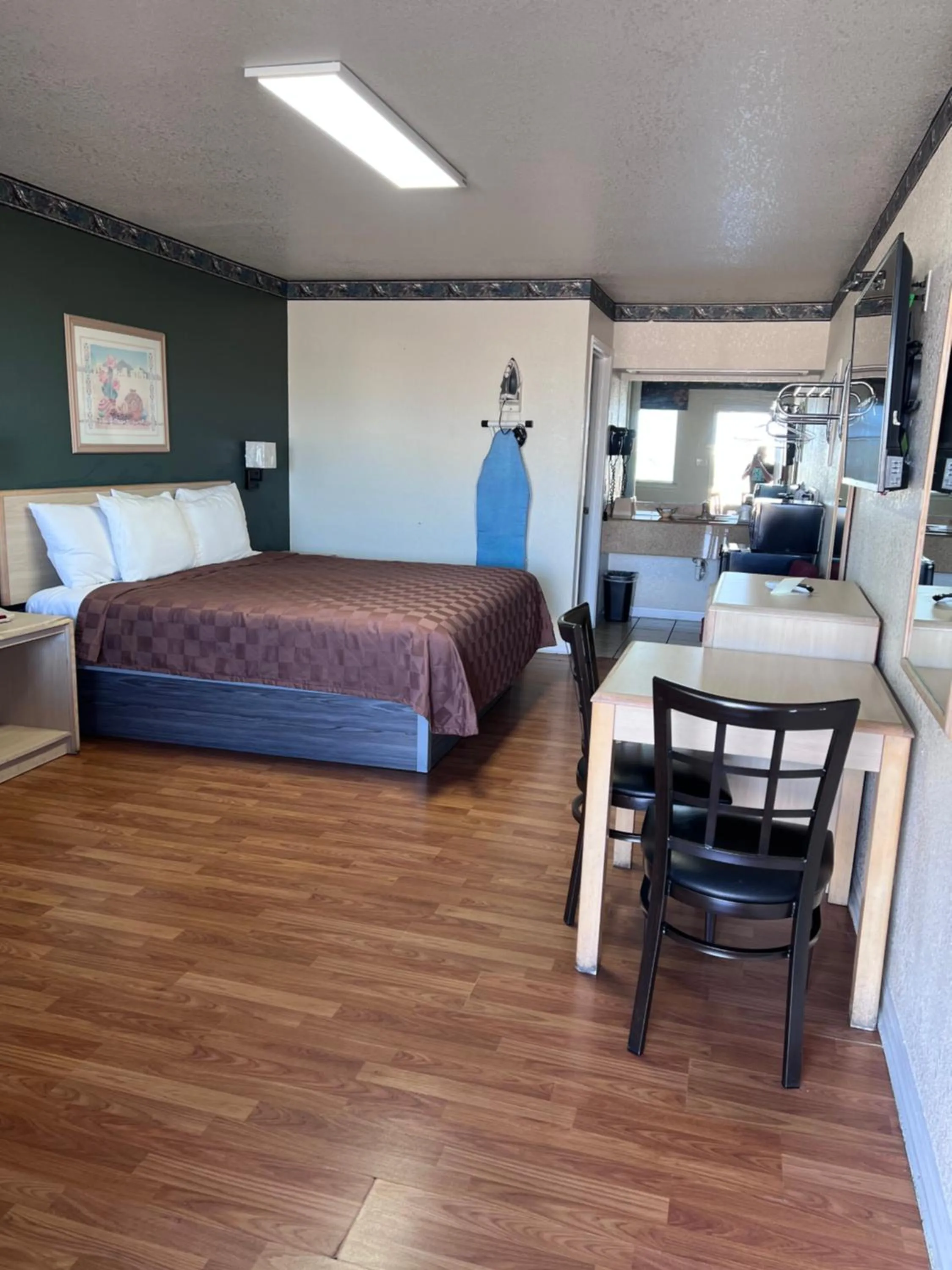 Bed in Eagle Pass Inn