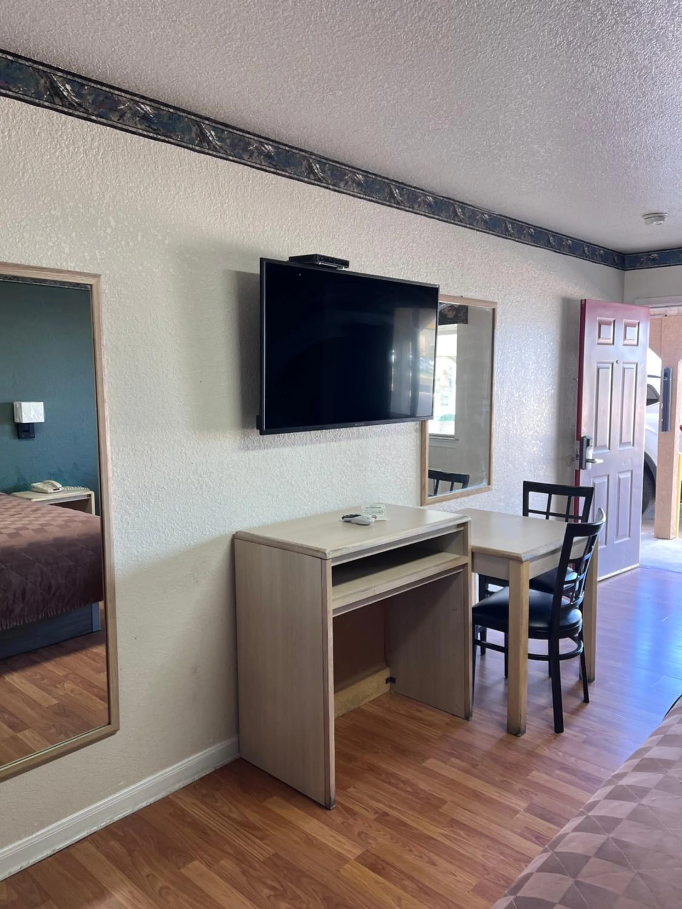 Bed in Eagle Pass Inn