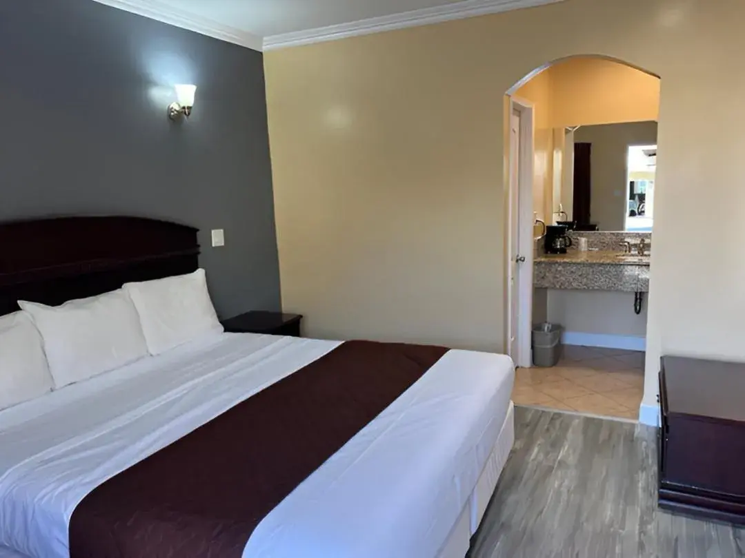 King Suite in Carlton Motor Lodge King Suite in Carlton Motor Lodge