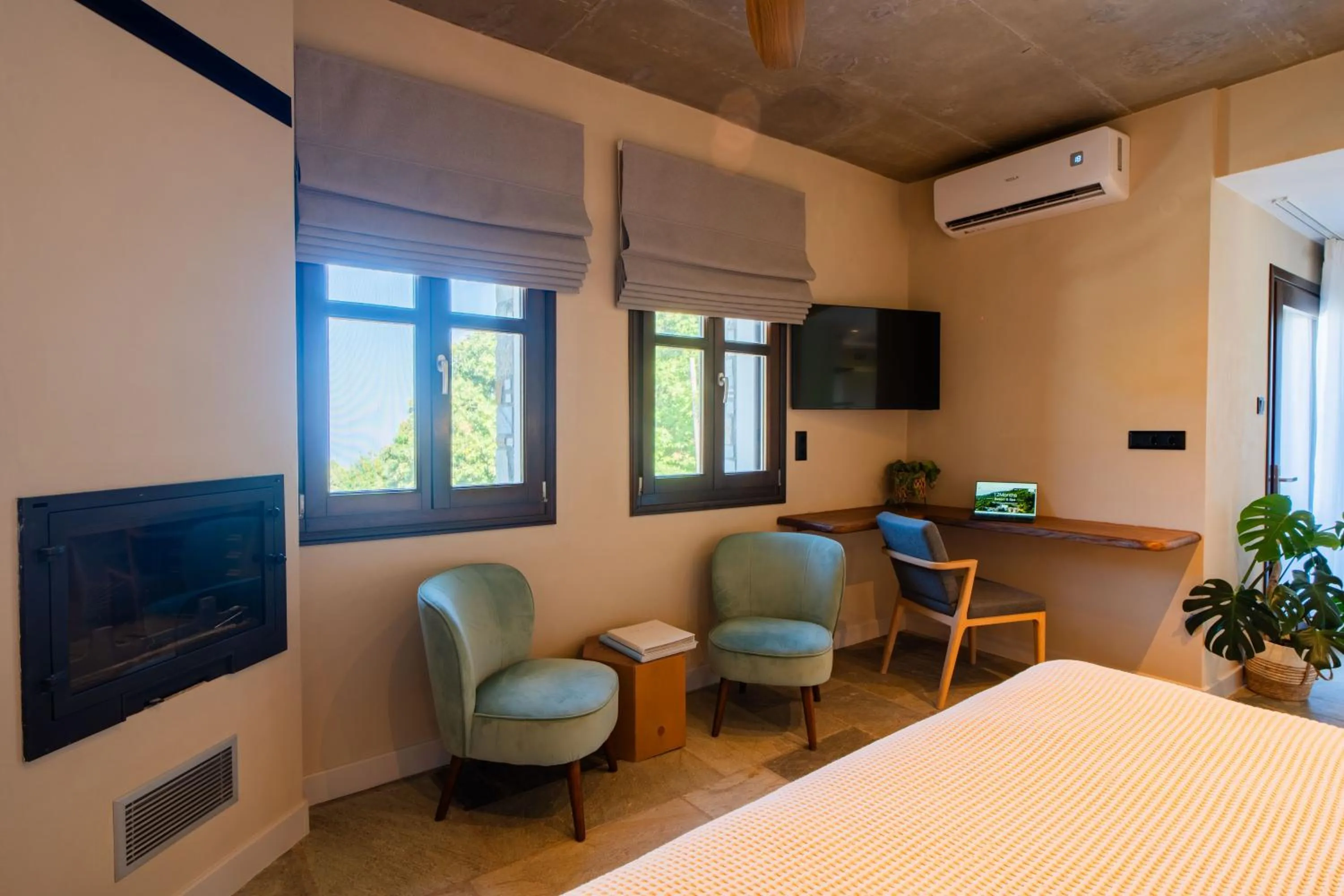 Photo of the whole room, Bed in 12 Months Resort & Spa