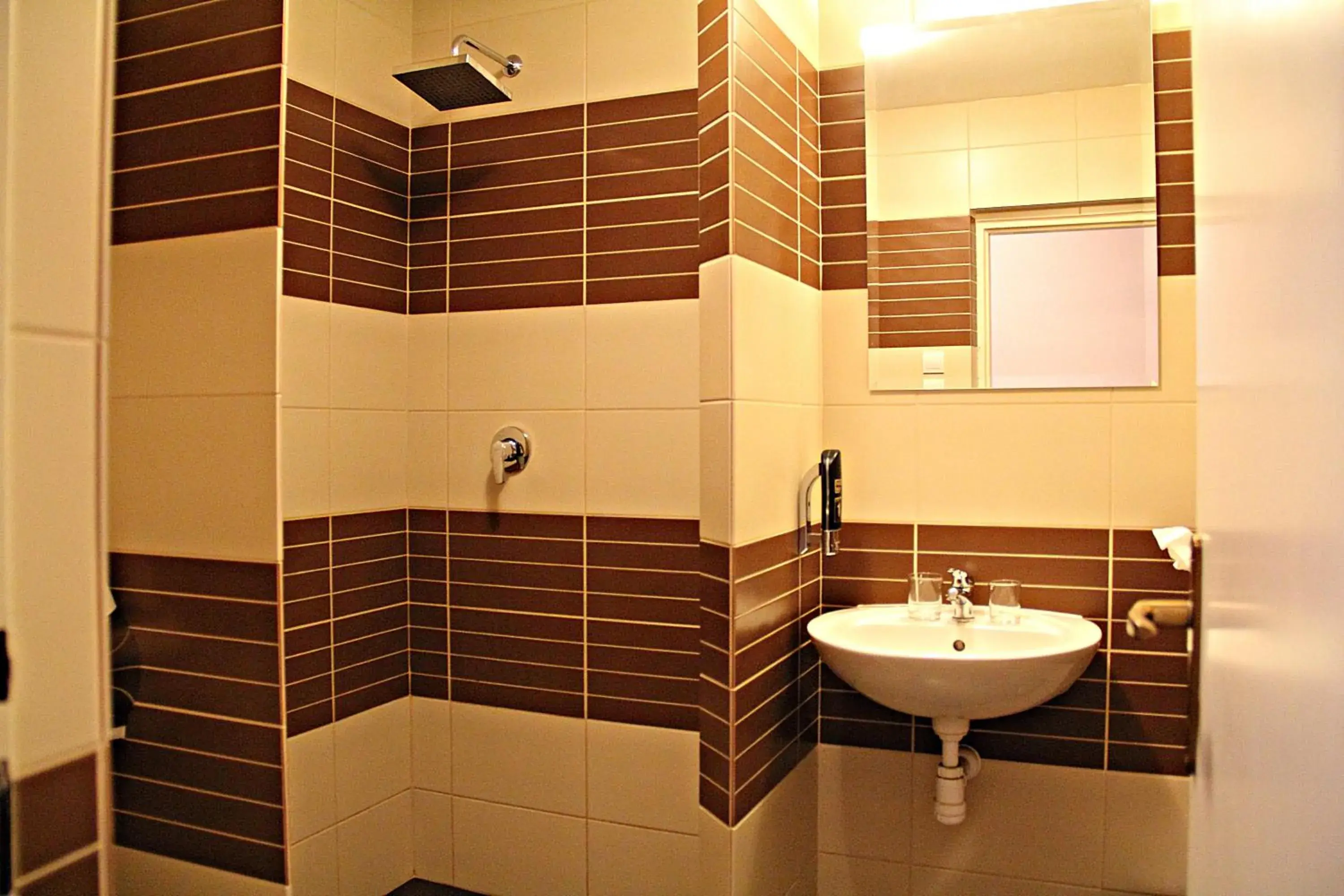 Classic Triple Room in City center Classic Triple Room in City center