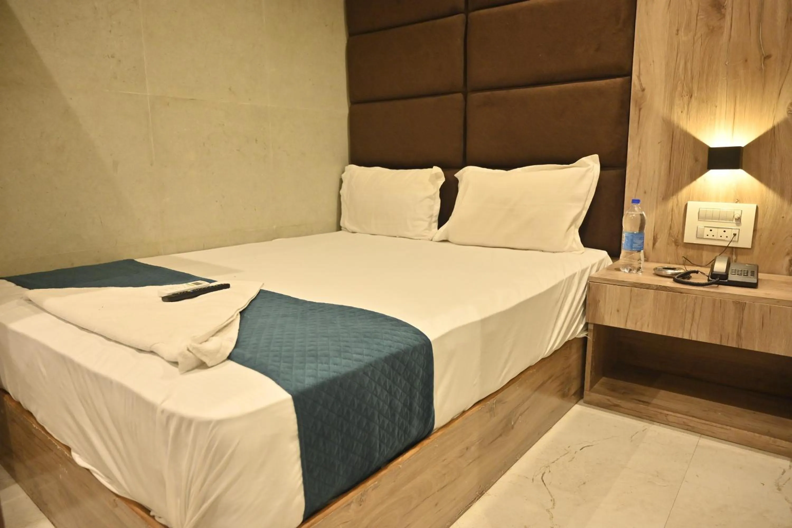 Bed in Hotel Royal BKC
