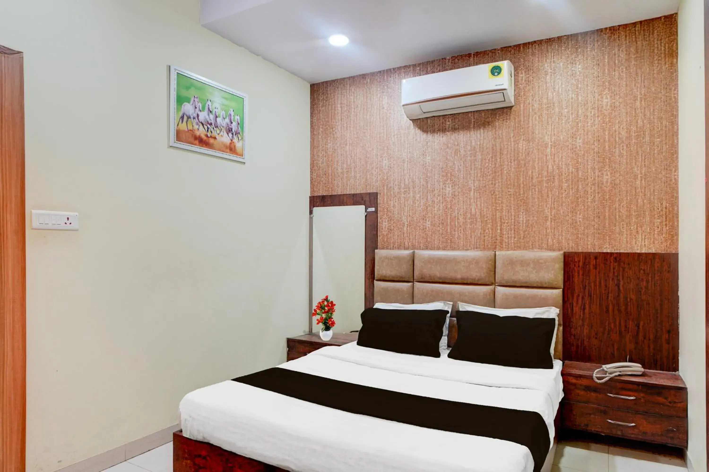 Classic Triple Room - single occupancy in Super Collection O ISBT Jabalpur Formerly Hotel Koshalya Mohan Classic Triple Room - single occupancy in Super Collection O ISBT Jabalpur Formerly Hotel Koshalya Mohan