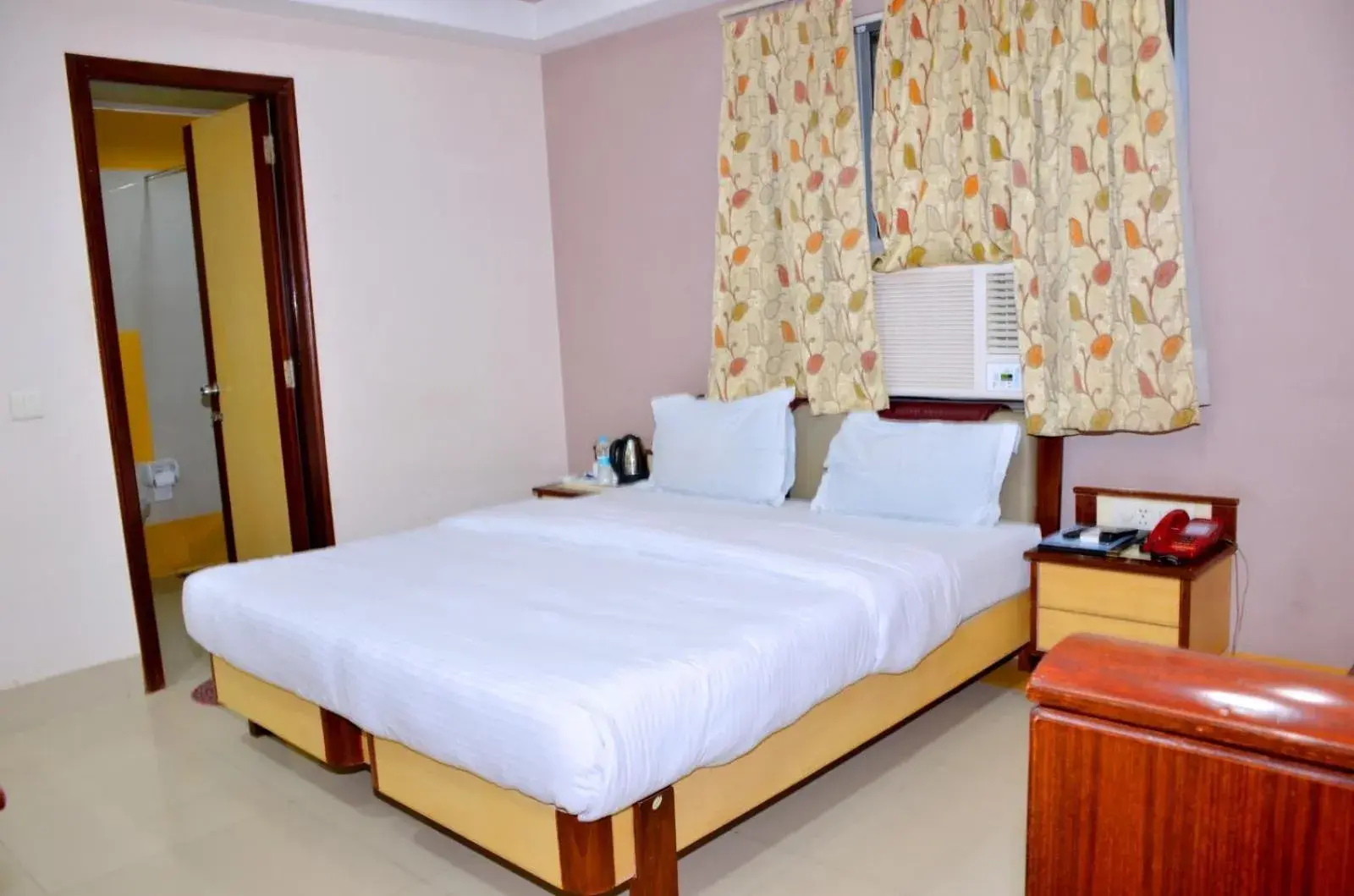 Deluxe Room - single occupancy in Hotel Heeralal Deluxe Room - single occupancy in Hotel Heeralal