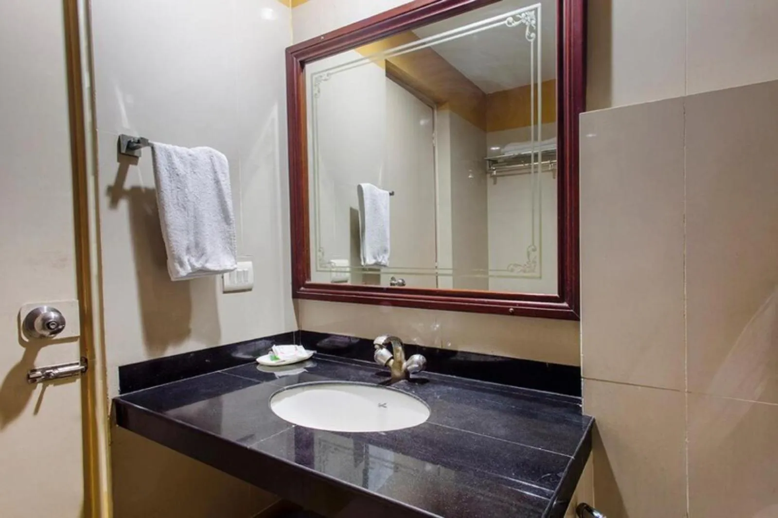 Bathroom in Hotel Heeralal
