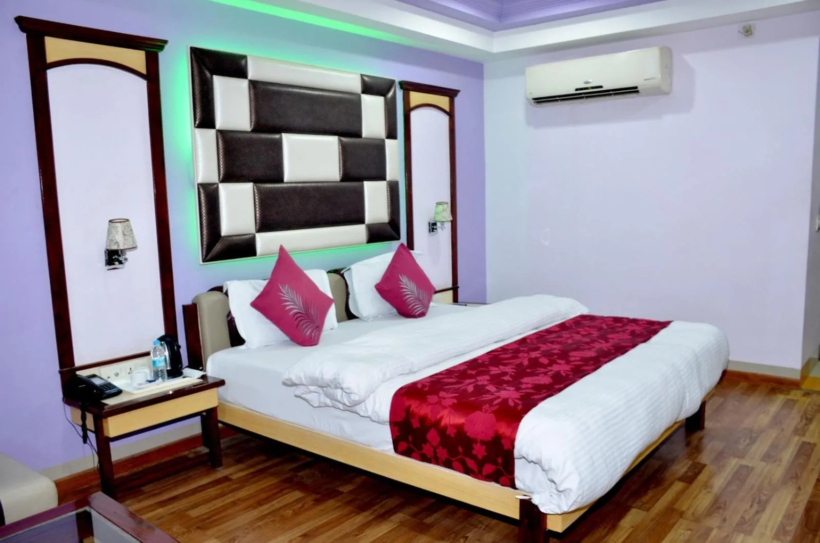 Bed in Hotel Heeralal