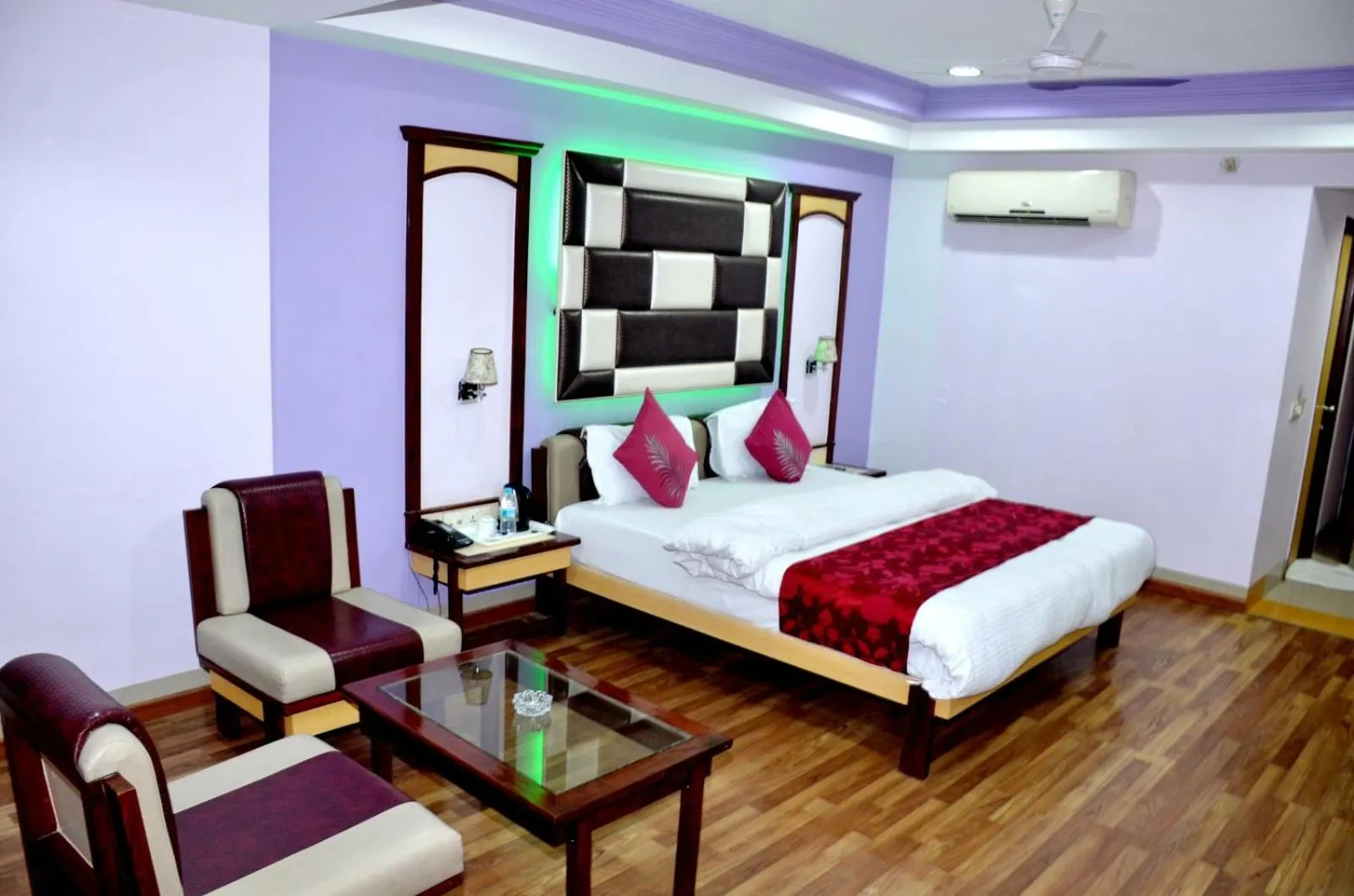 Bed in Hotel Heeralal