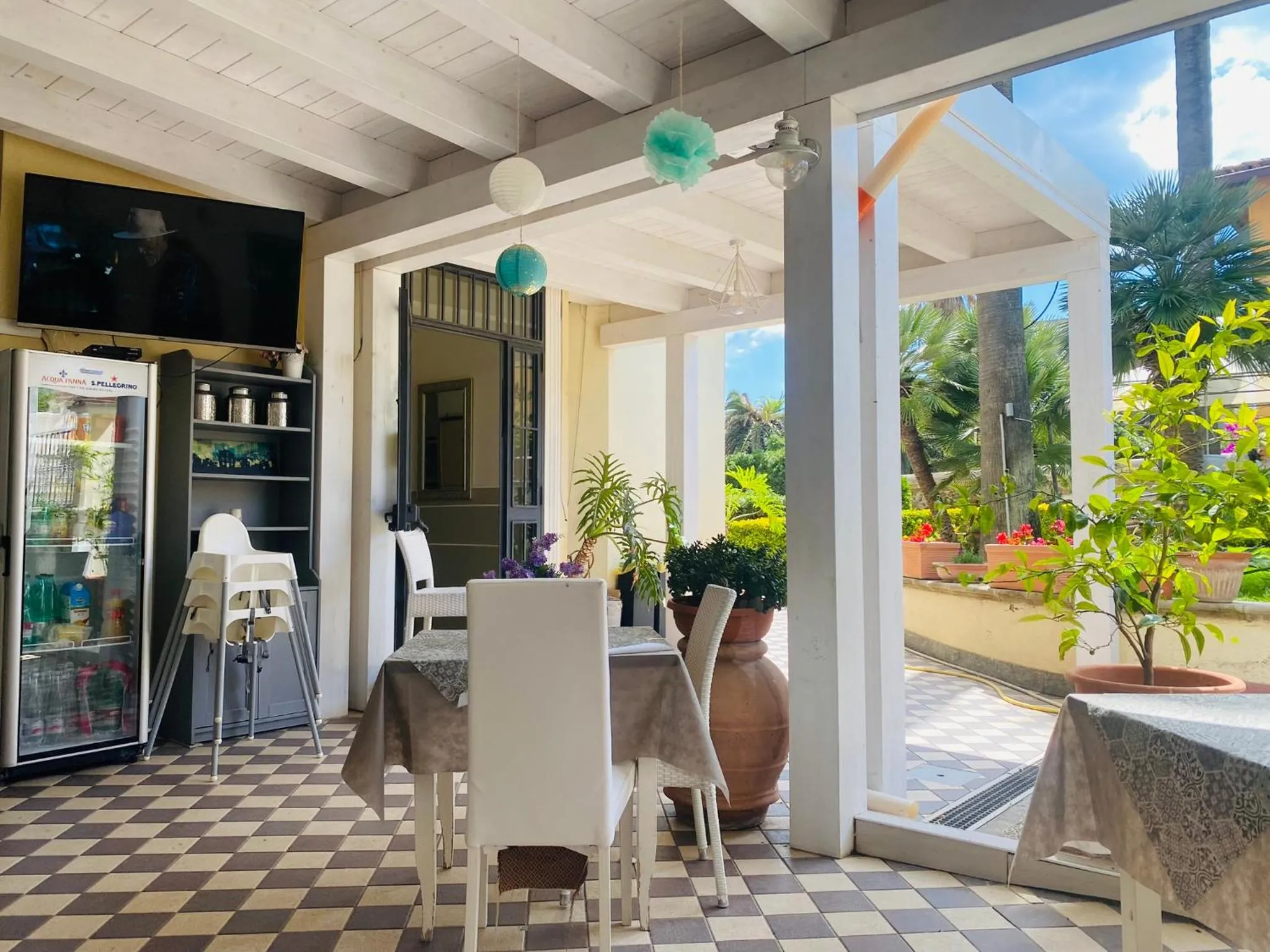 Communal lounge/ TV room in Villino Gregoraci Relais