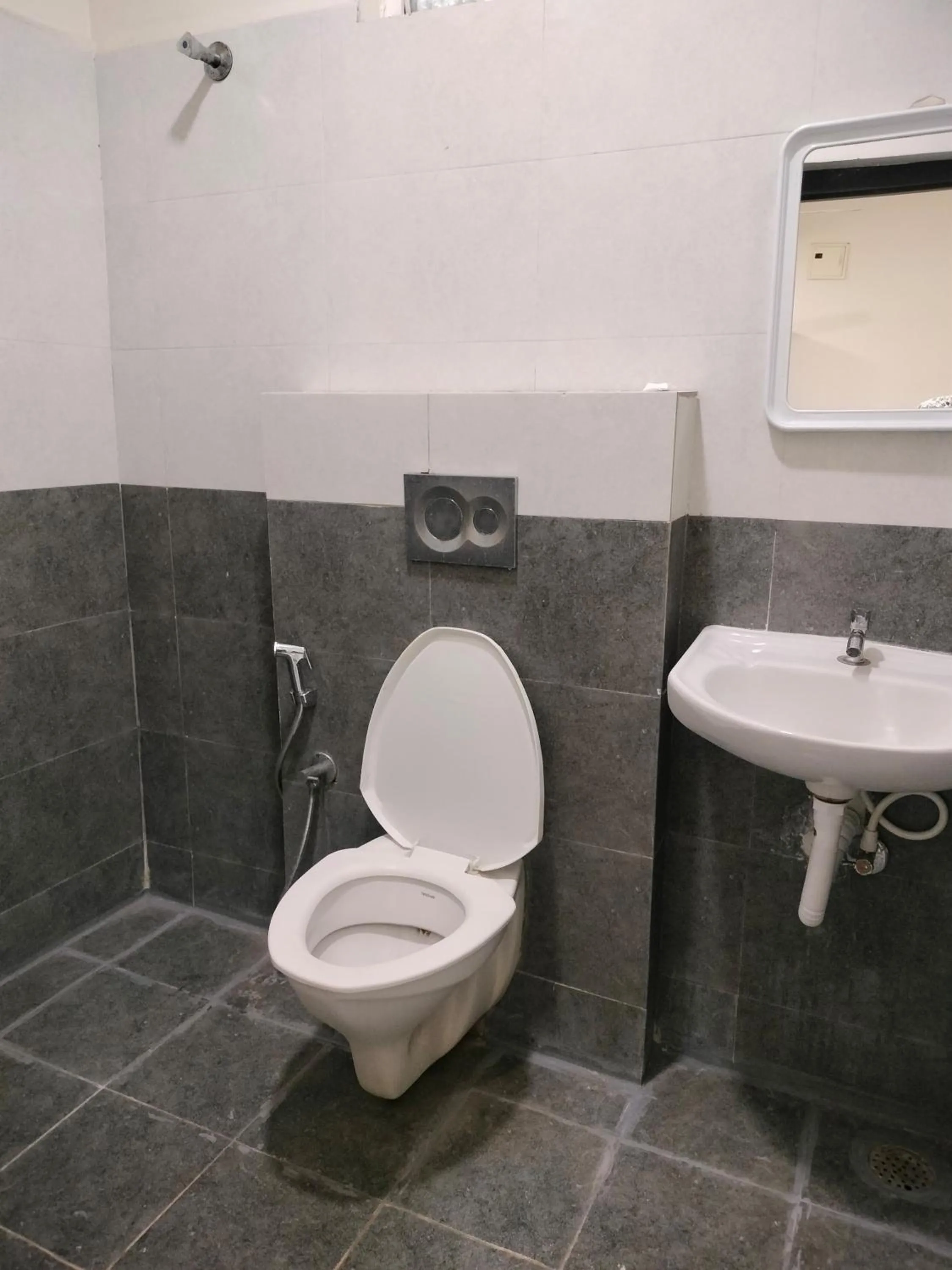 Bathroom in Yellow Sapphire Hotel Hitech City