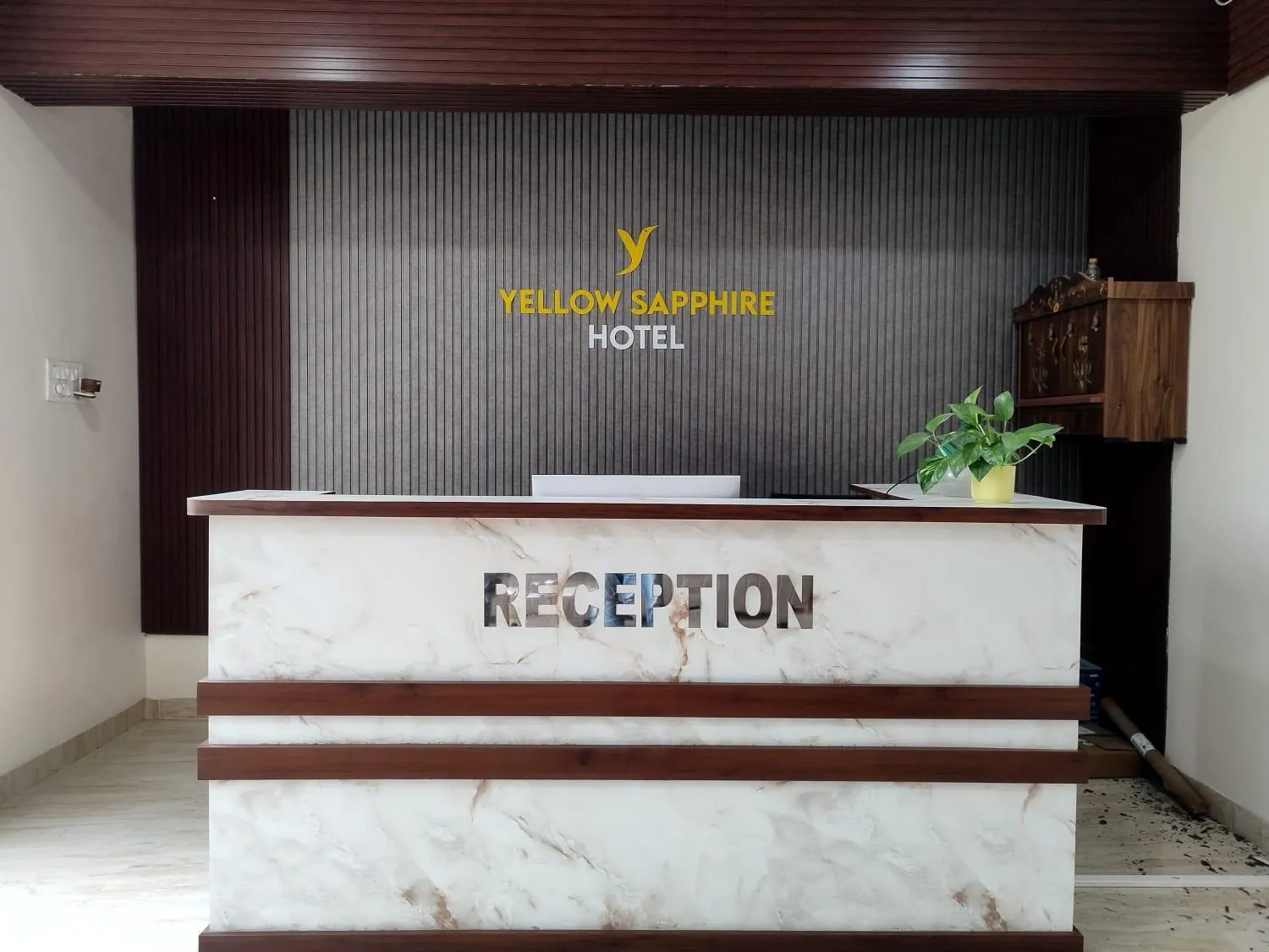 Lobby or reception in Yellow Sapphire Hotel Hitech City