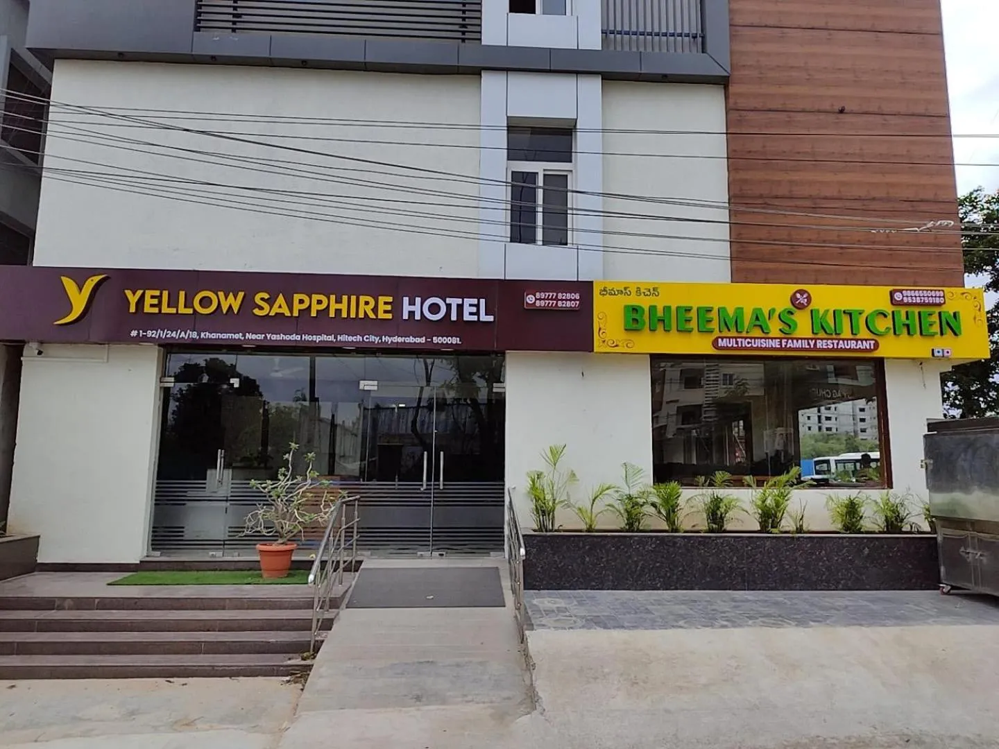 Facade/entrance in Yellow Sapphire Hotel Hitech City