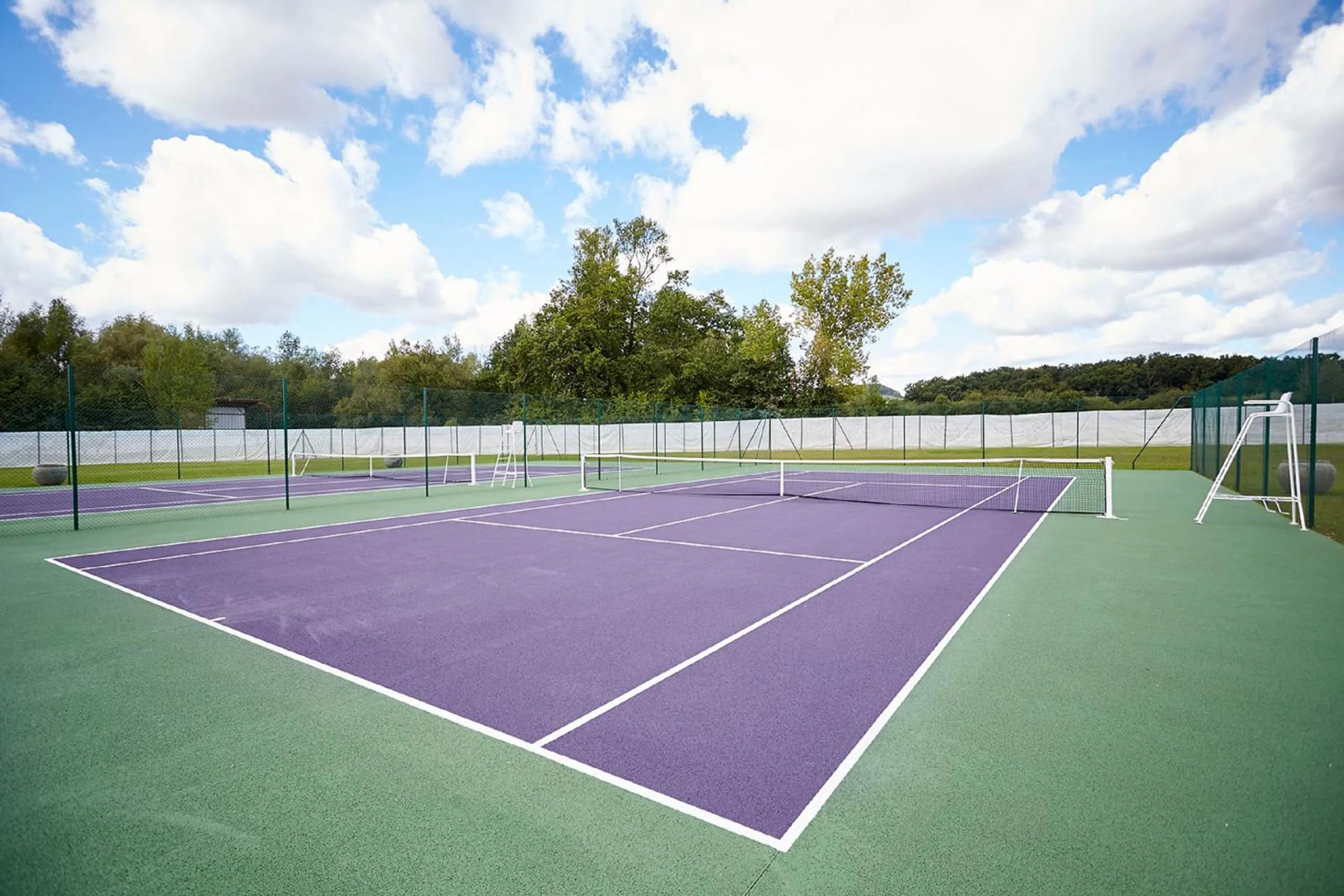 Tennis court in Le Stelsia Resort
