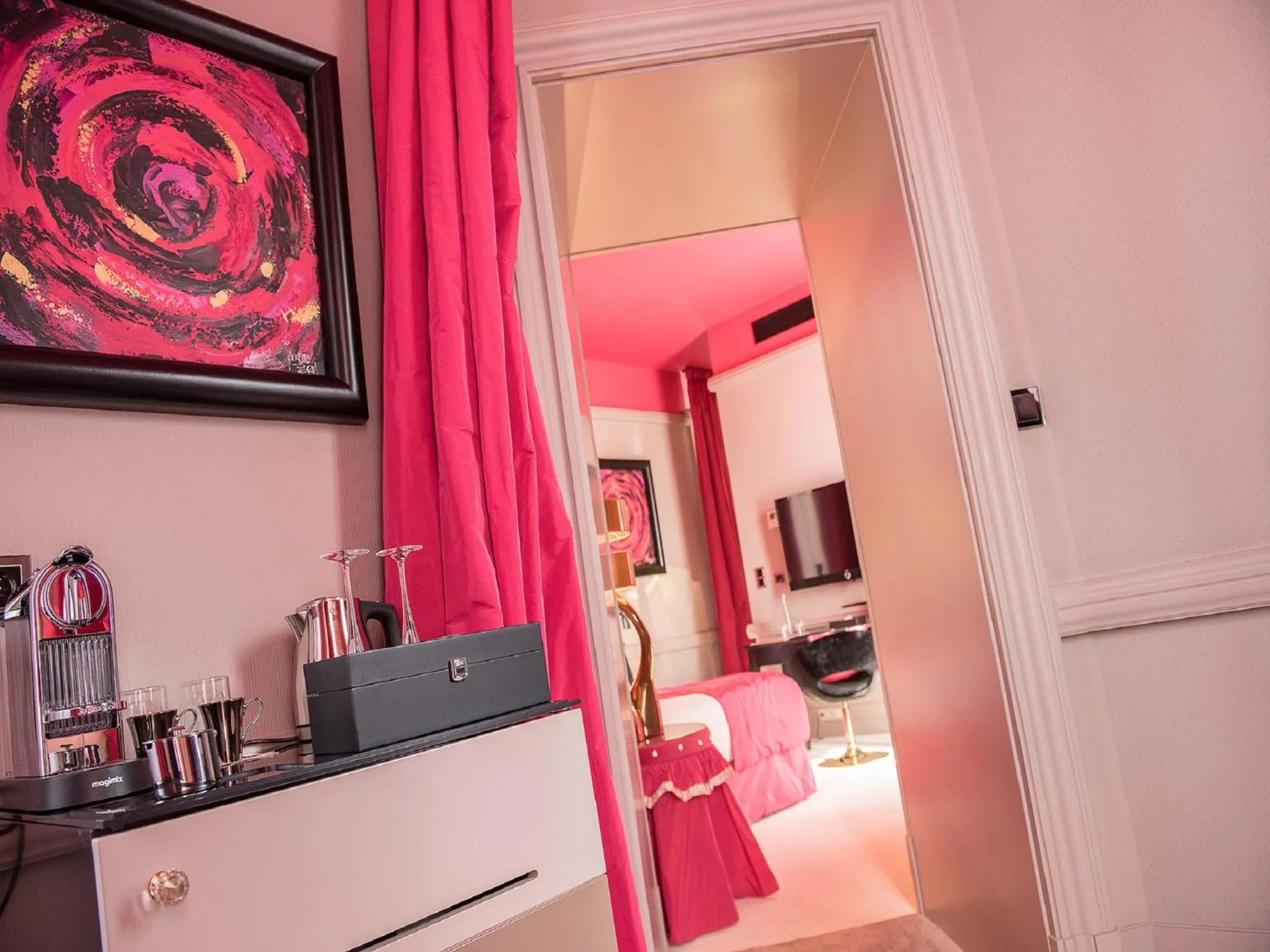 Coffee/tea facilities, Bed in Le Stelsia Resort