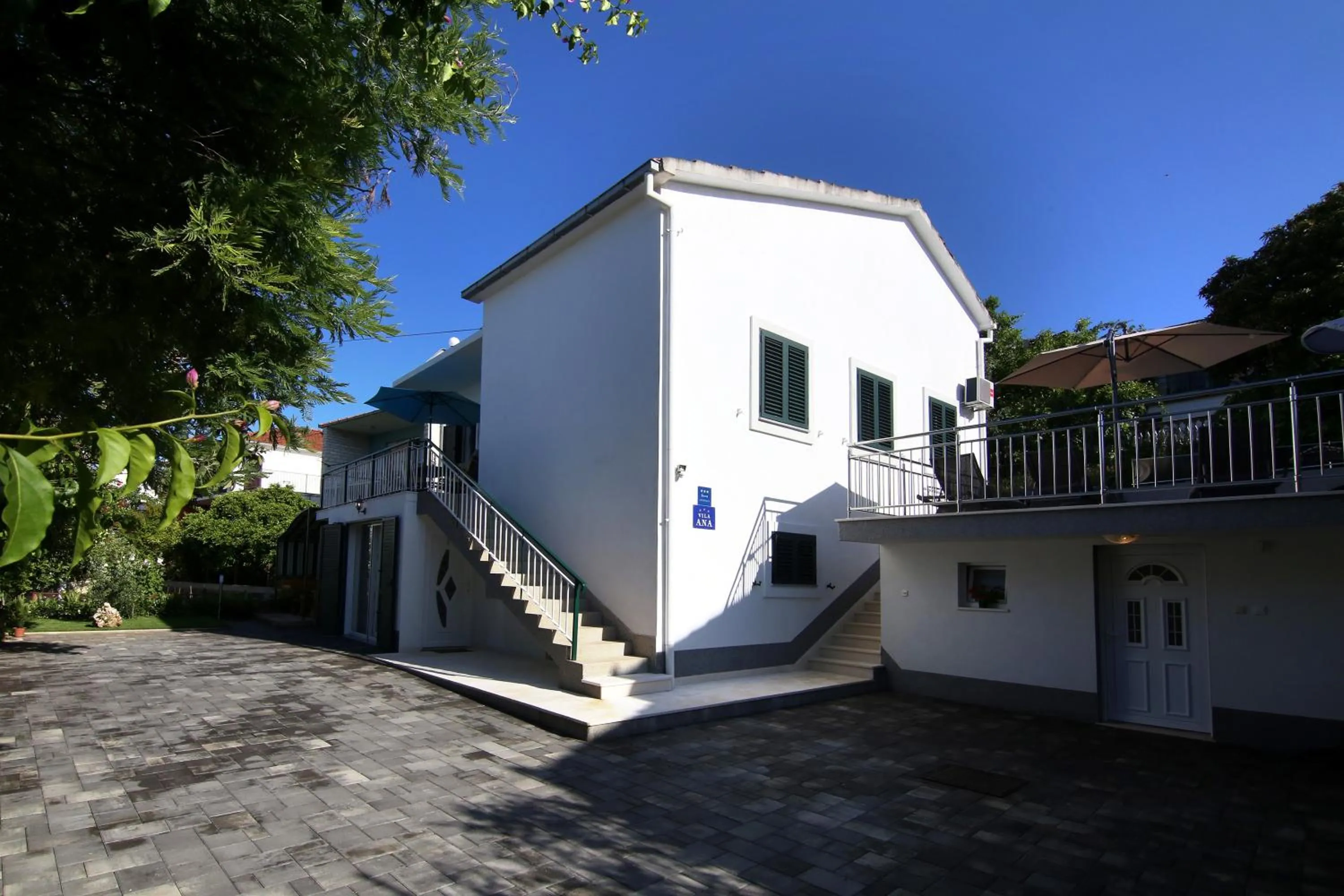 Property building in Luxury House with Pool