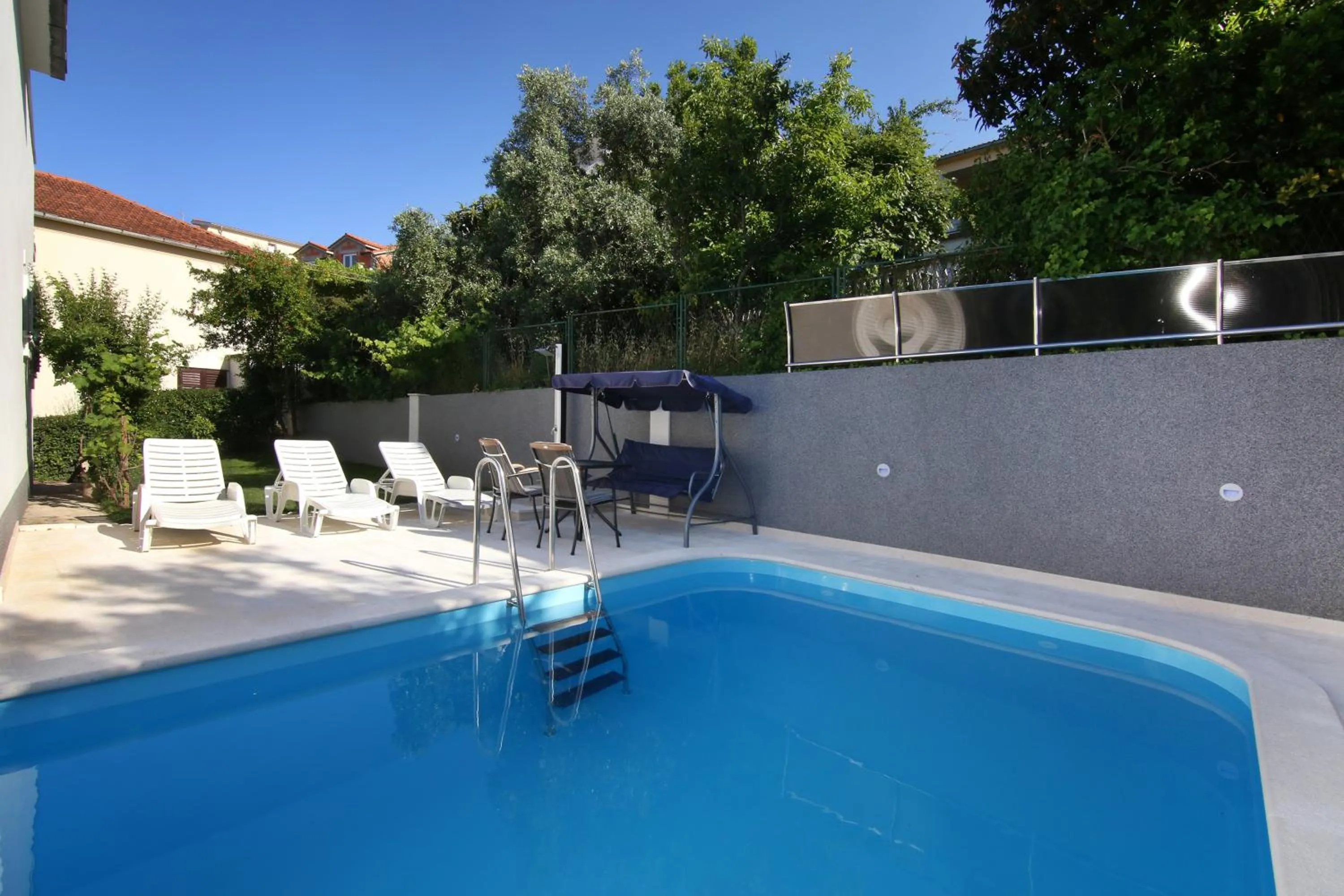 Swimming pool in Luxury House with Pool