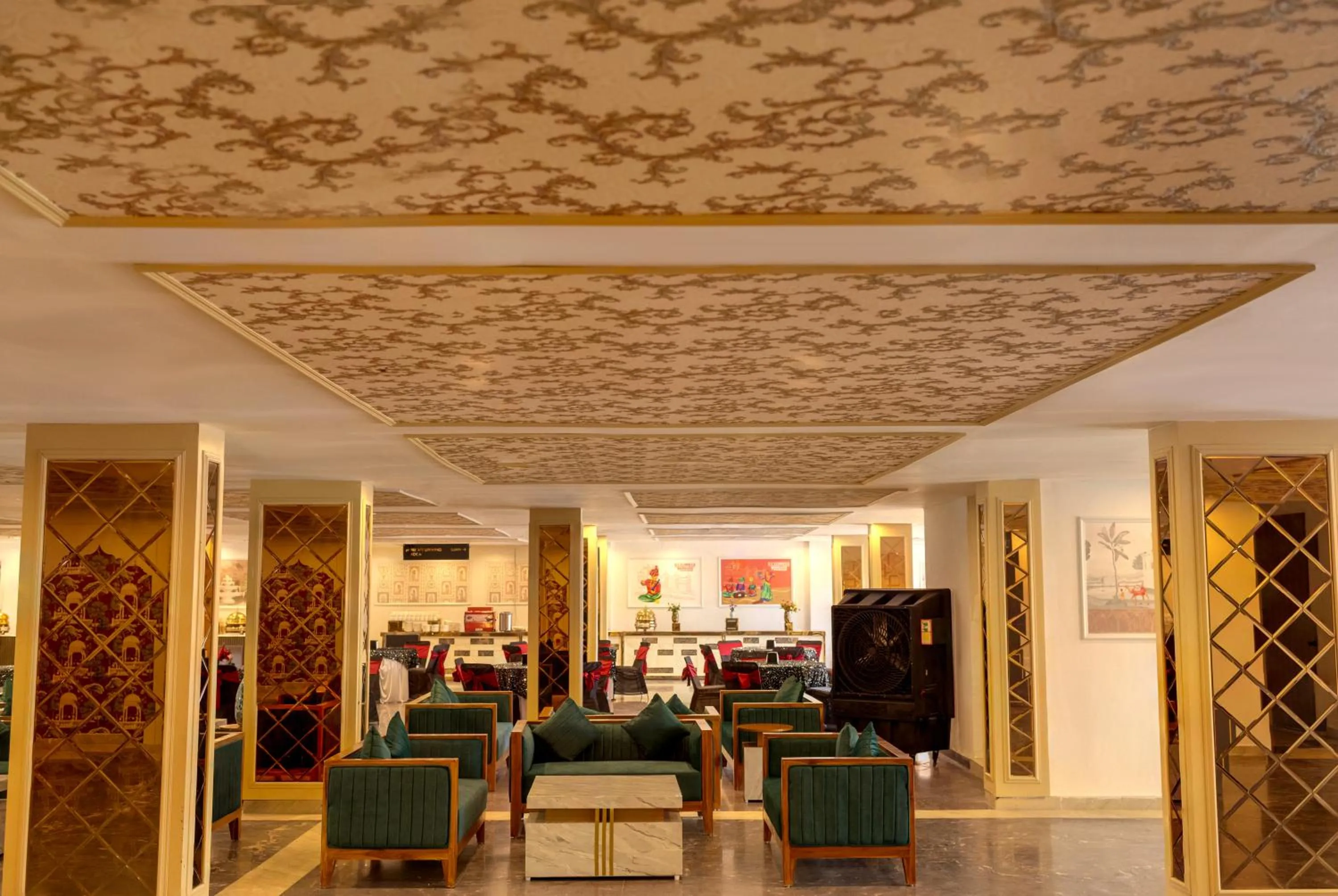Communal lounge/ TV room in Haut Monde Rajputana Palace