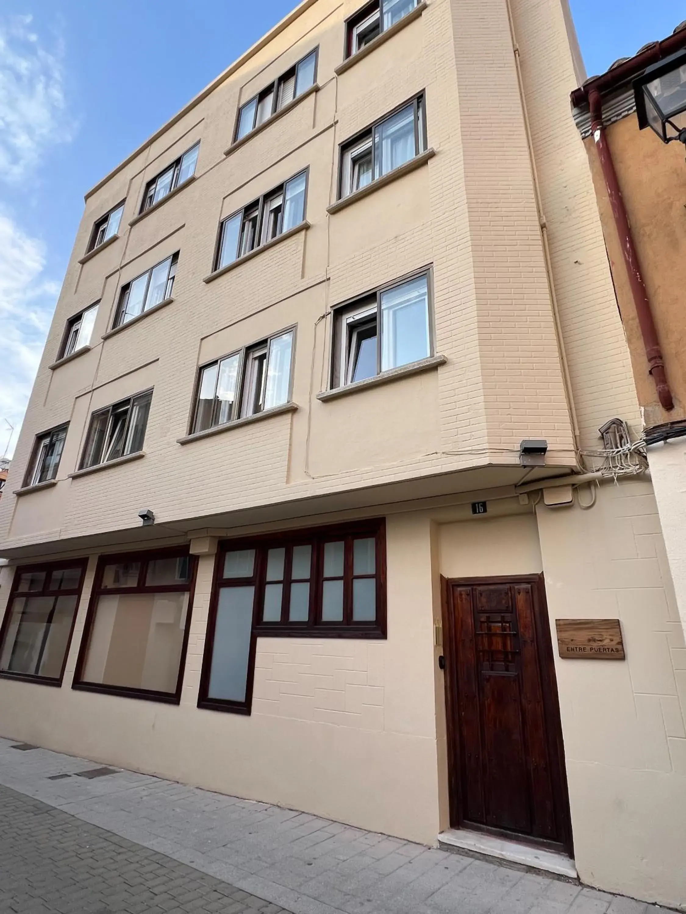 Property building in Hostal Entre Puertas Property building in Hostal Entre Puertas